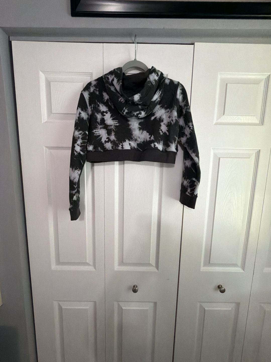Nike Black White Tie Dye Crop Pullover Hoodie with Graphic Logo 4