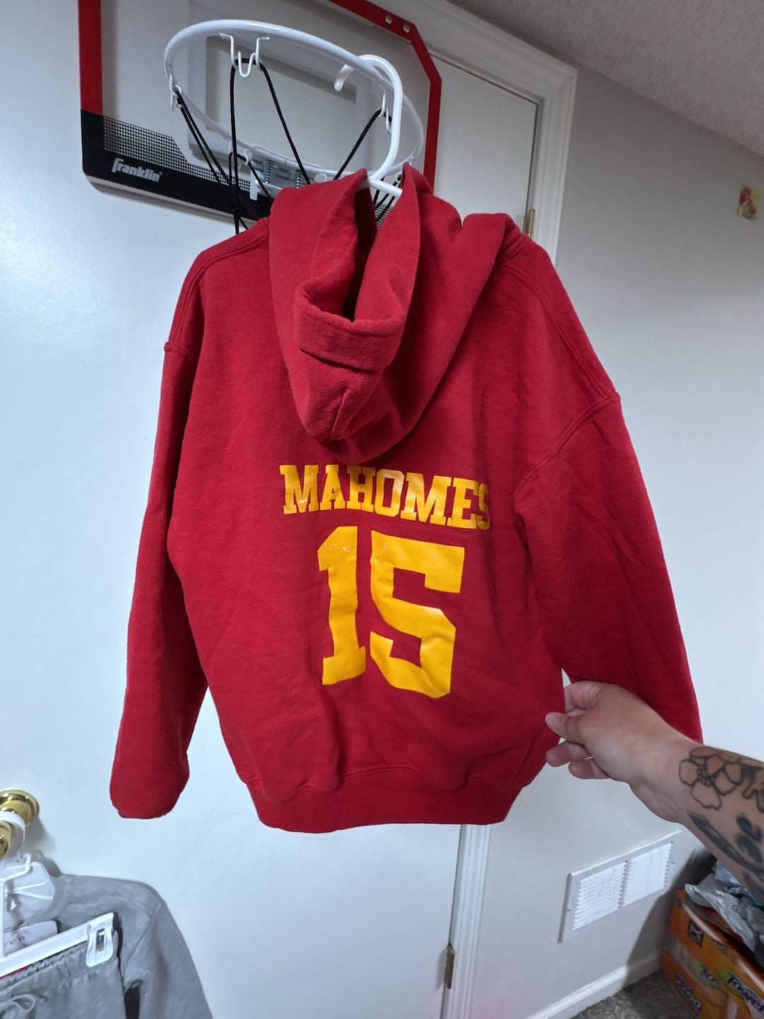 Kids Kansas City Chiefs Skyline NFL Hoodie
No tag, Boys S/M. 3