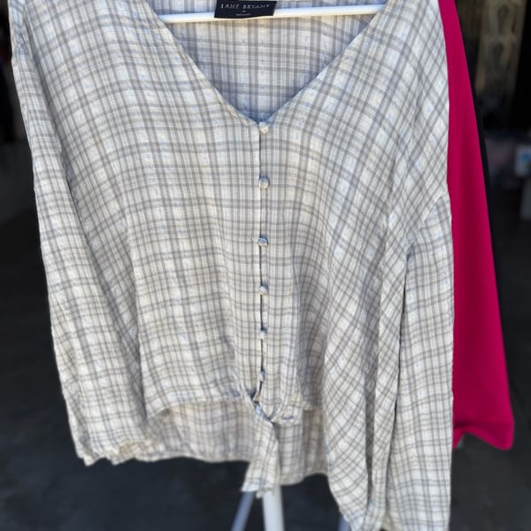 Lane Bryant Women's V-Neck Button Front Tie Hem Plaid Metallic Gray Blouse SZ 20