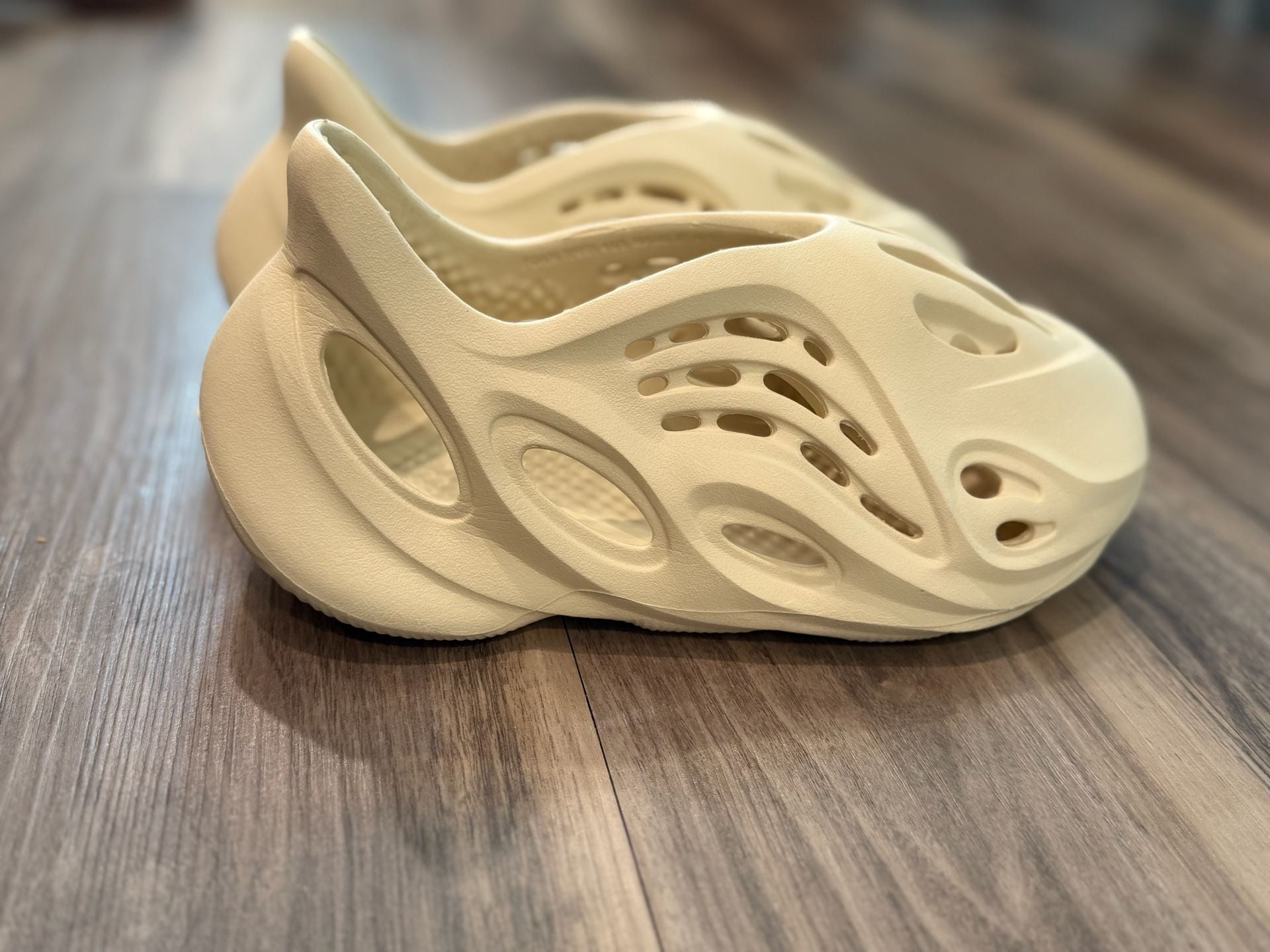 Adidas Yeezy Foam RNNR Cream White Size 4M 5W Slip-On Shoes 4