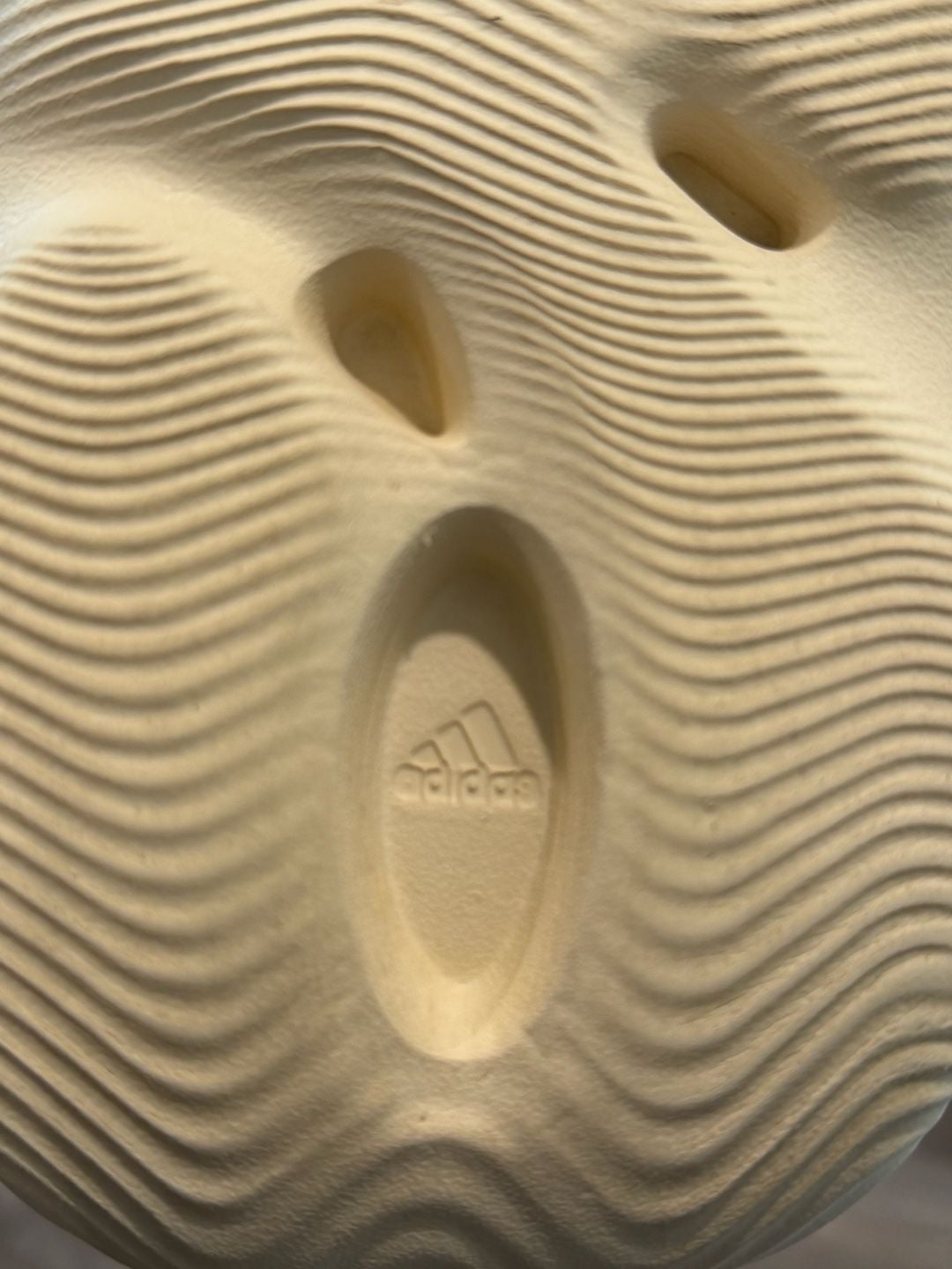 Adidas Yeezy Foam RNNR Cream White Size 4M 5W Slip-On Shoes 9