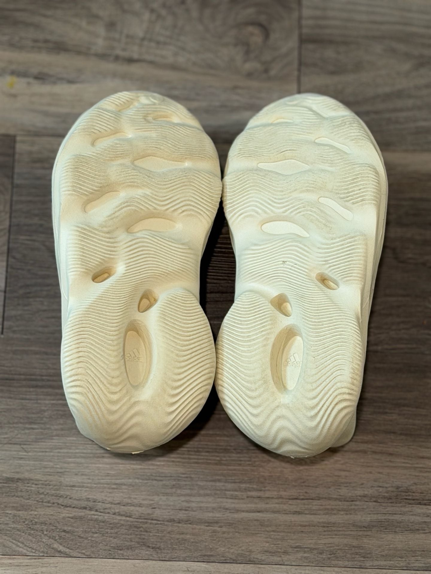 Adidas Yeezy Foam RNNR Cream White Size 4M 5W Slip-On Shoes 10