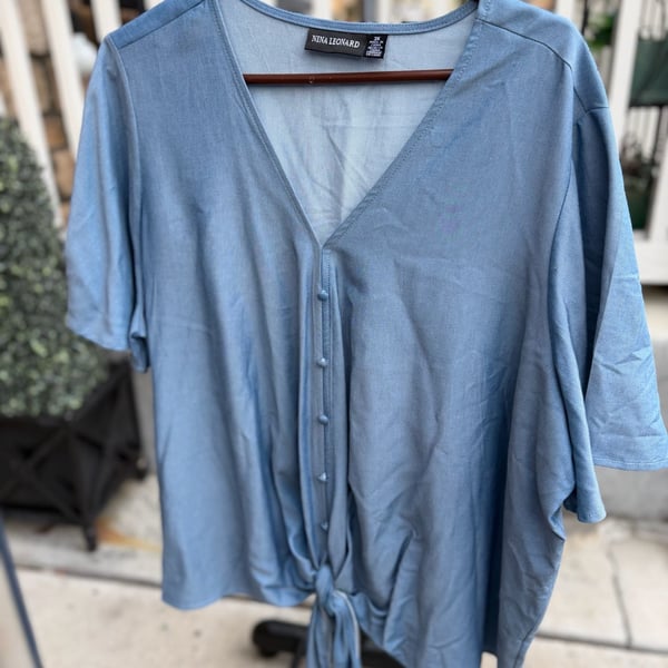 Nina Leonard V-Neck Short Sleeve Button-Down Tie Front Top Blue Size 3X