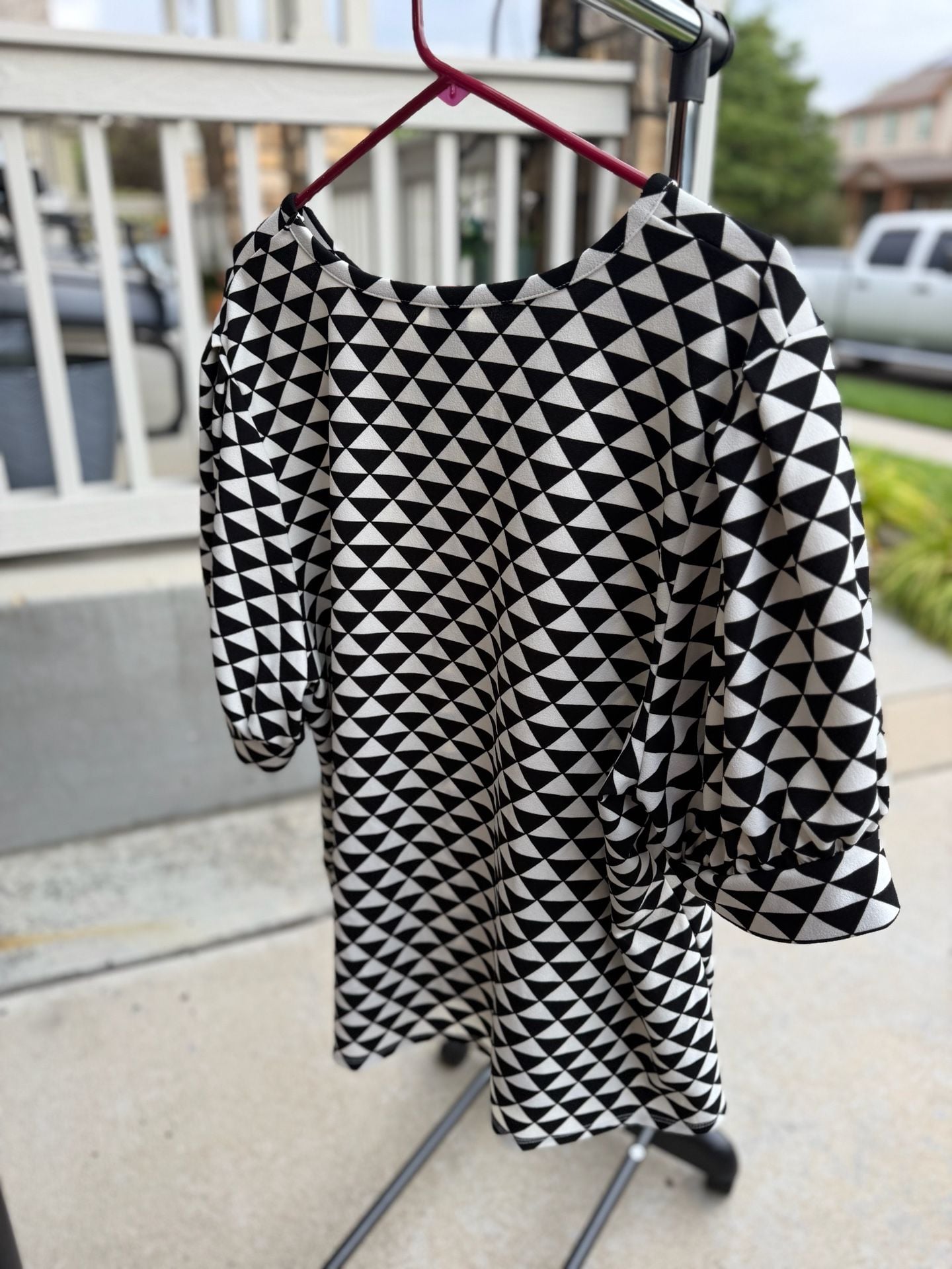 Black and White Geometric Triangle Print Puff Sleeve Top 5