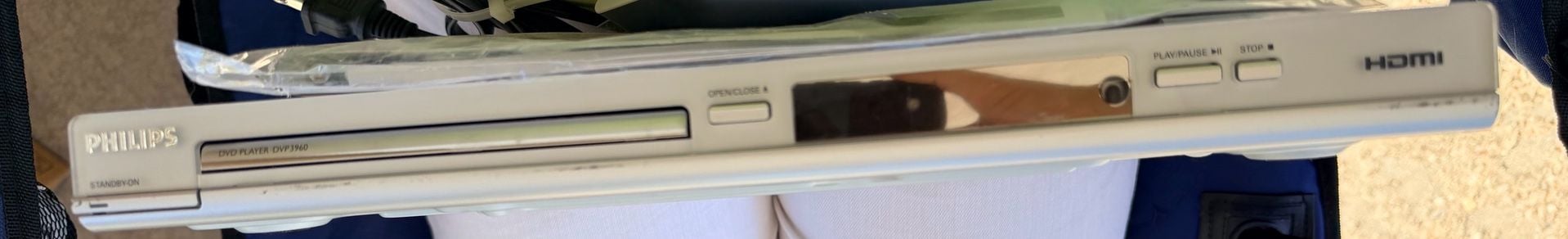 Philips DVP3960/37 Progressive Scan DVD Player with Remote and Cables 3