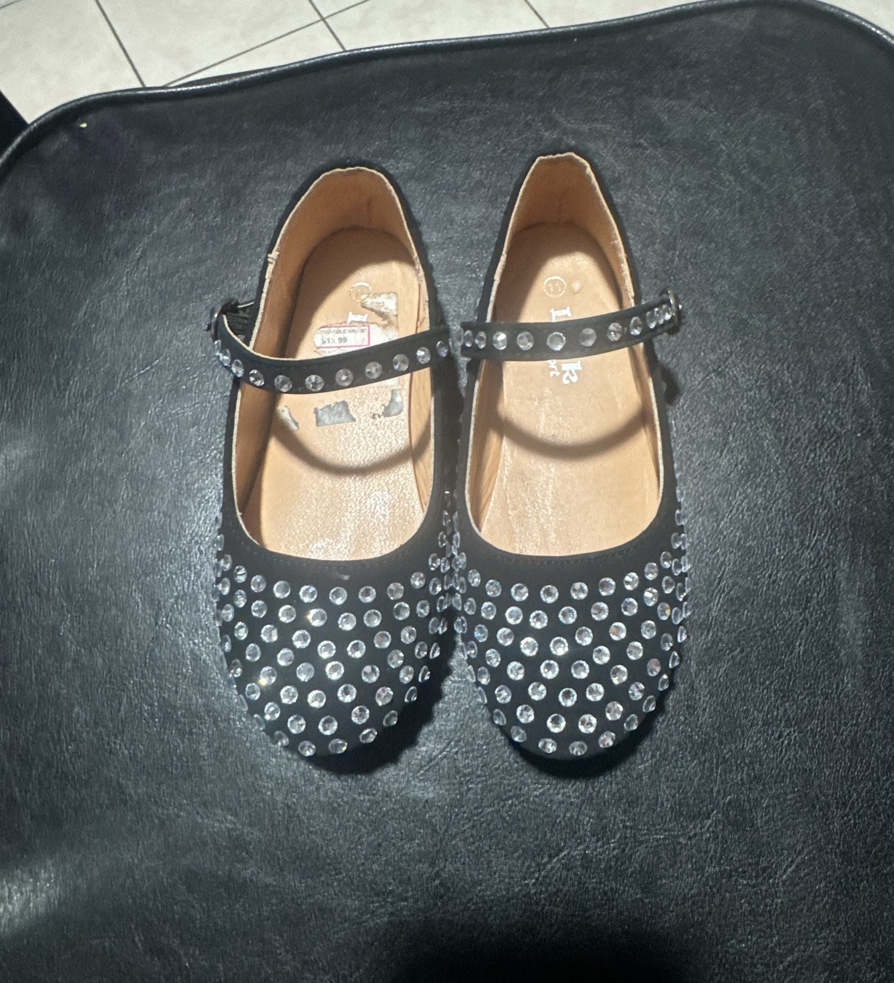 Mariana-Girls Flats Black shoes size 11 