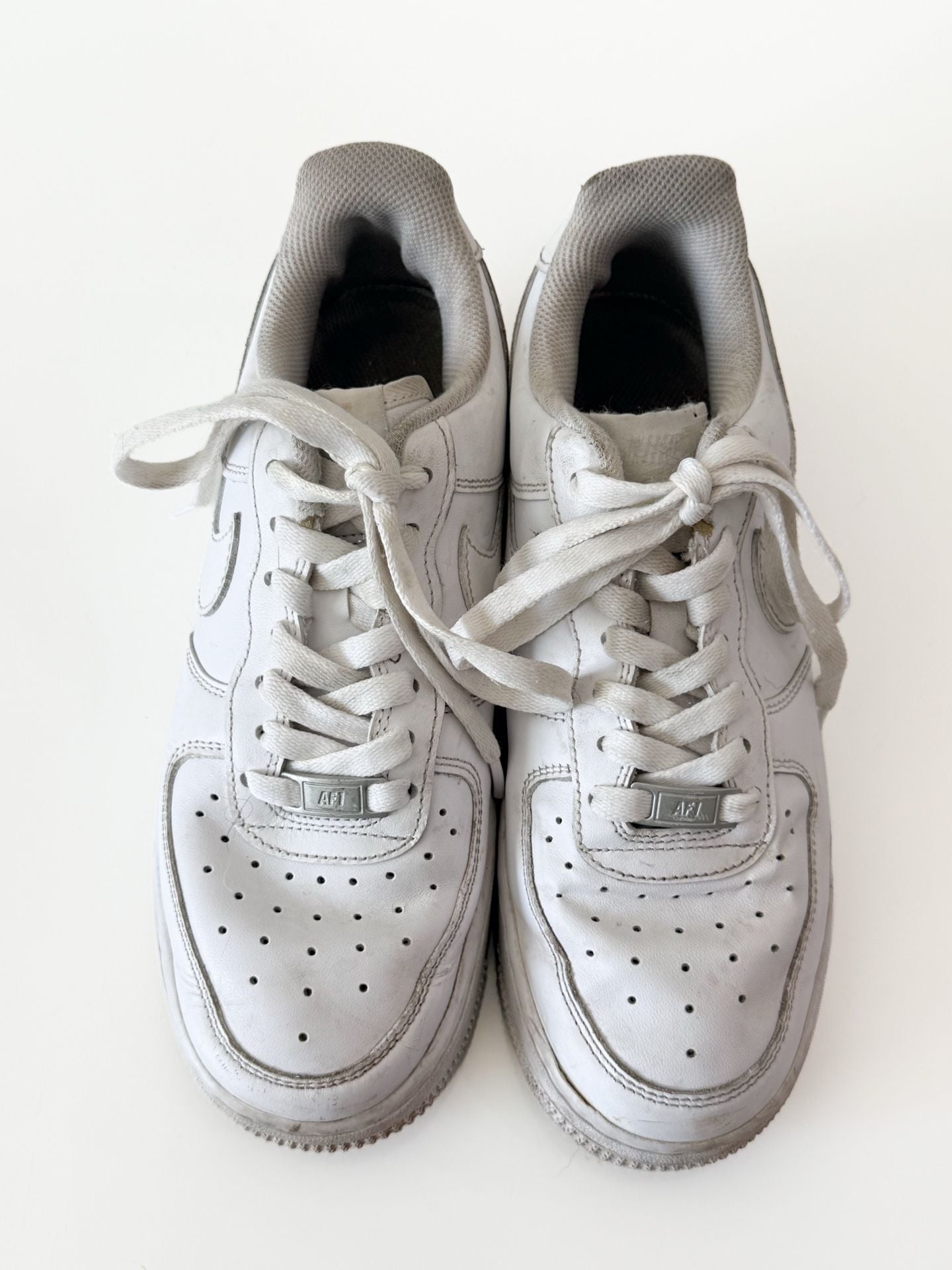 Nike Air Force 1 '07 Low Triple White Sneakers / women’s 8 / men’s 6.5 2