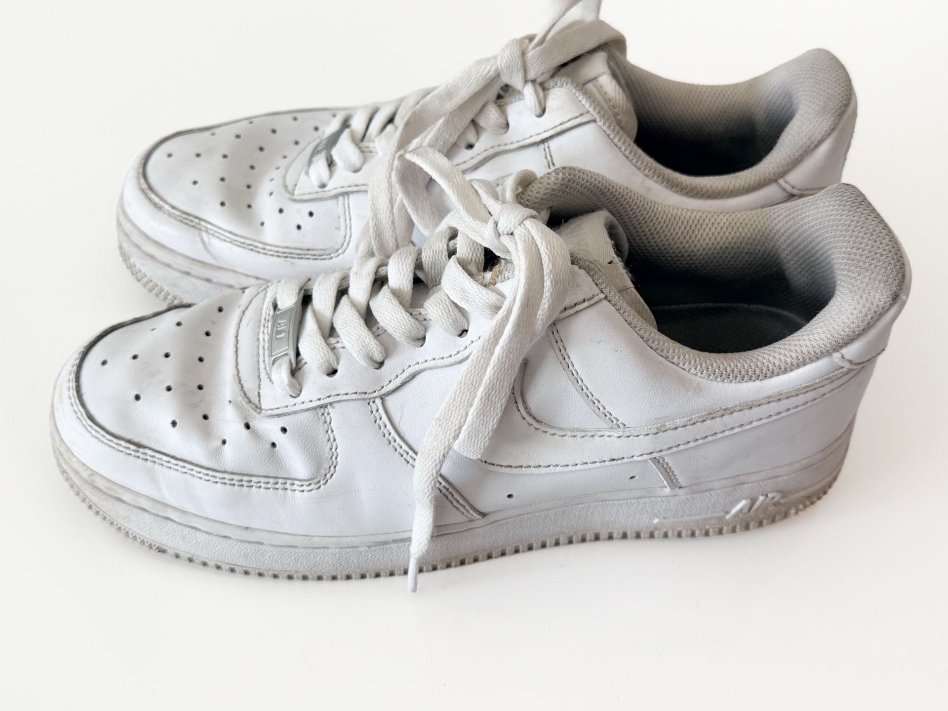 Nike Air Force 1 '07 Low Triple White Sneakers / women’s 8 / men’s 6.5 3