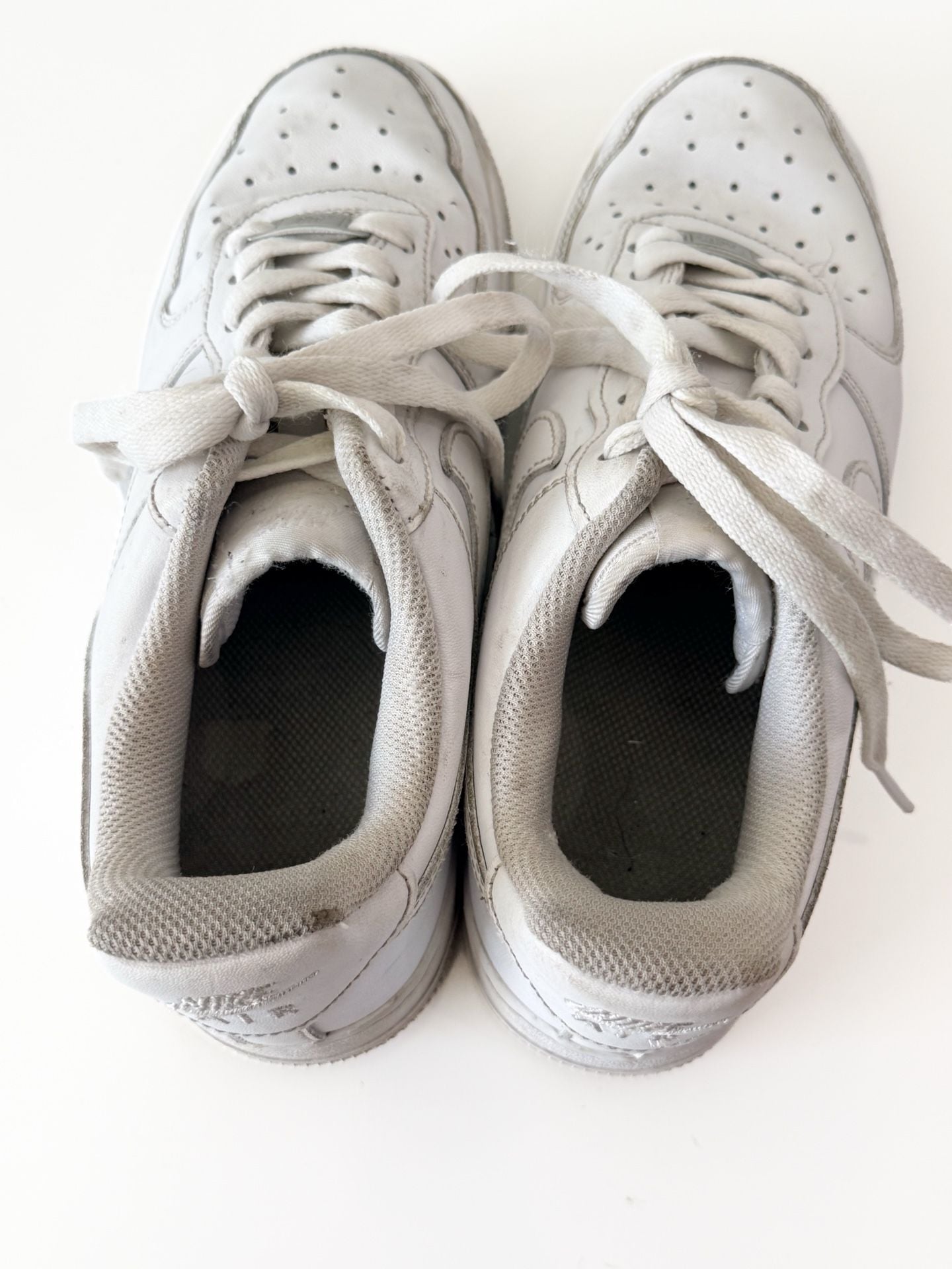 Nike Air Force 1 '07 Low Triple White Sneakers / women’s 8 / men’s 6.5 4