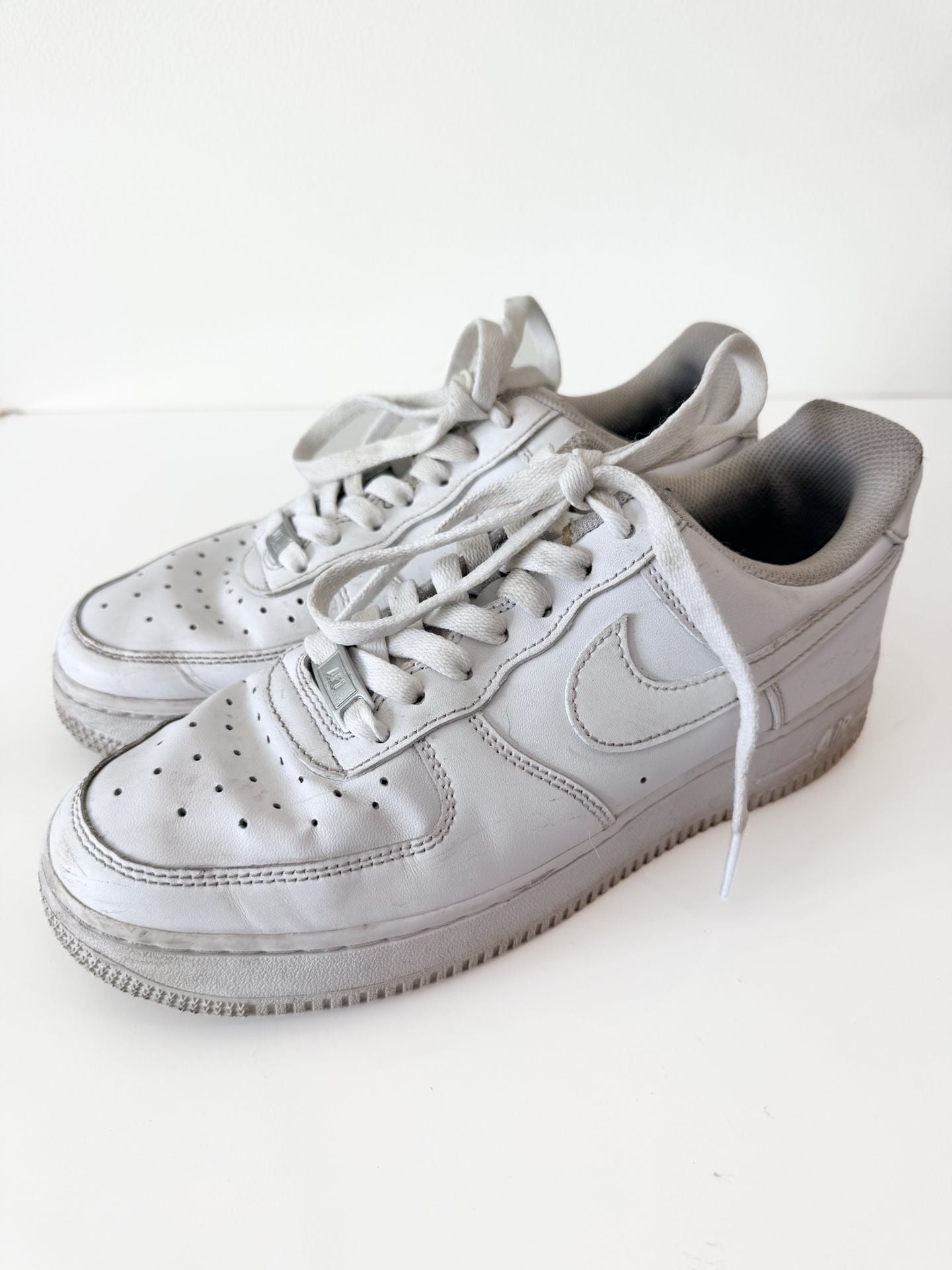 Nike Air Force 1 '07 Low Triple White Sneakers / women’s 8 / men’s 6.5 6
