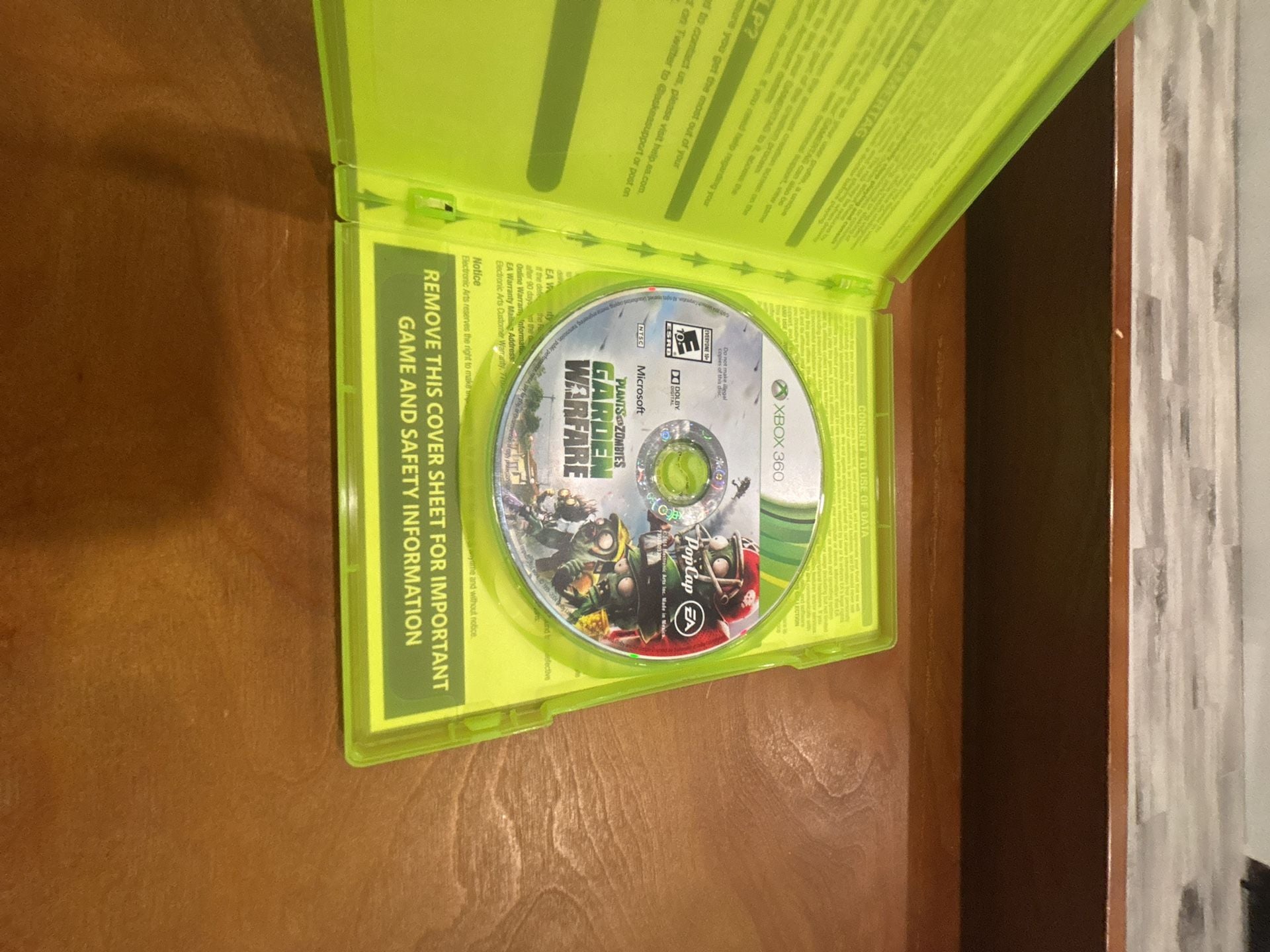 Plants vs. Zombies Garden Warfare Xbox 360 Game 2