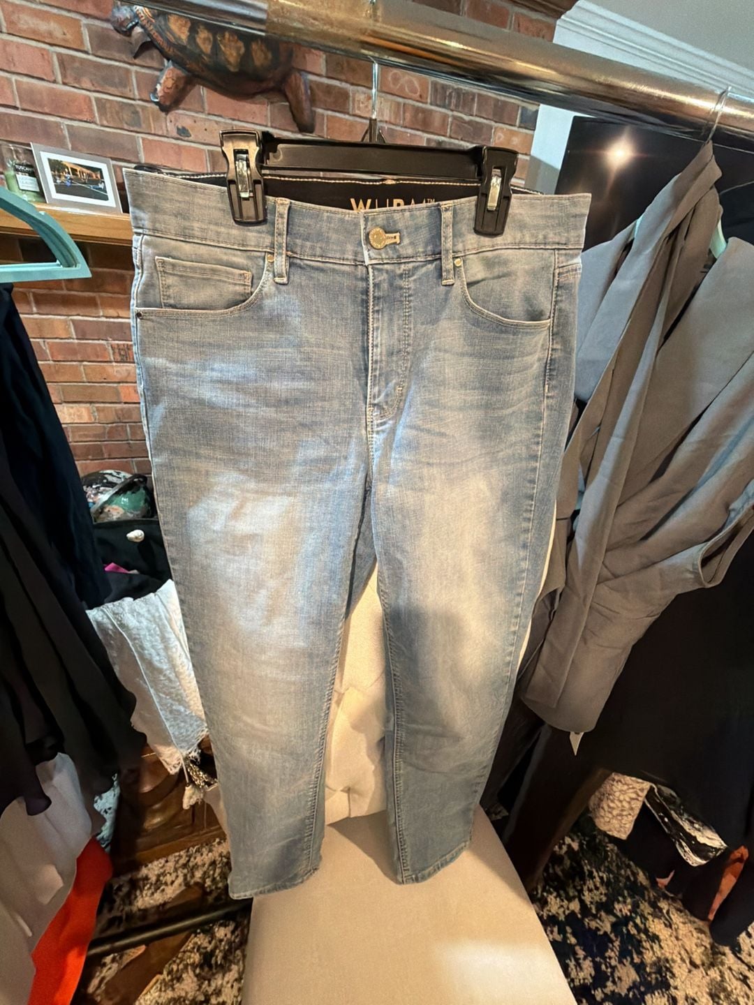 WHBM Light Wash Cropped Denim Jeans Size 8 2