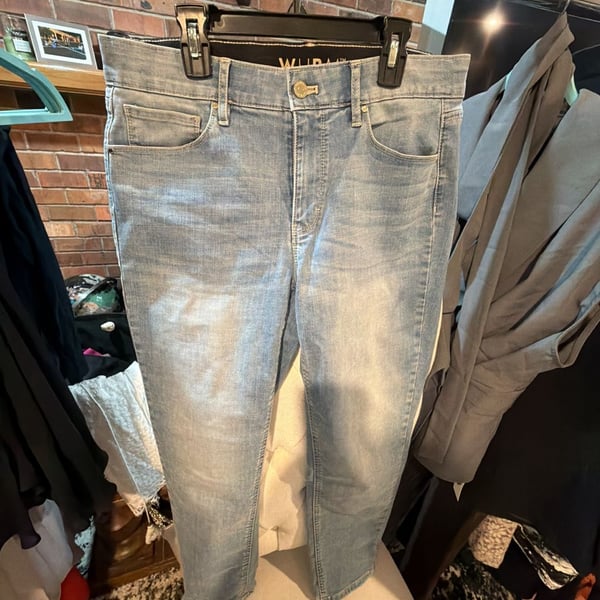 WHBM Light Wash Cropped Denim Jeans Size 8