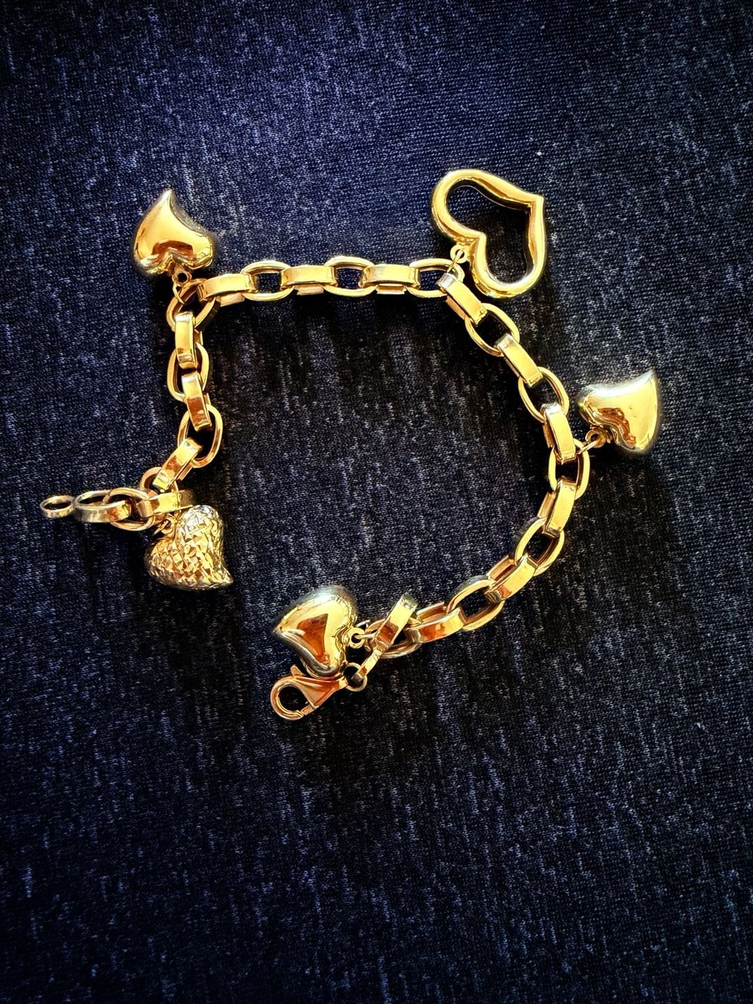 18K YG Chunky Link Charm Bracelet Puffy Heart Pendants Brand New 750 Stamped 2