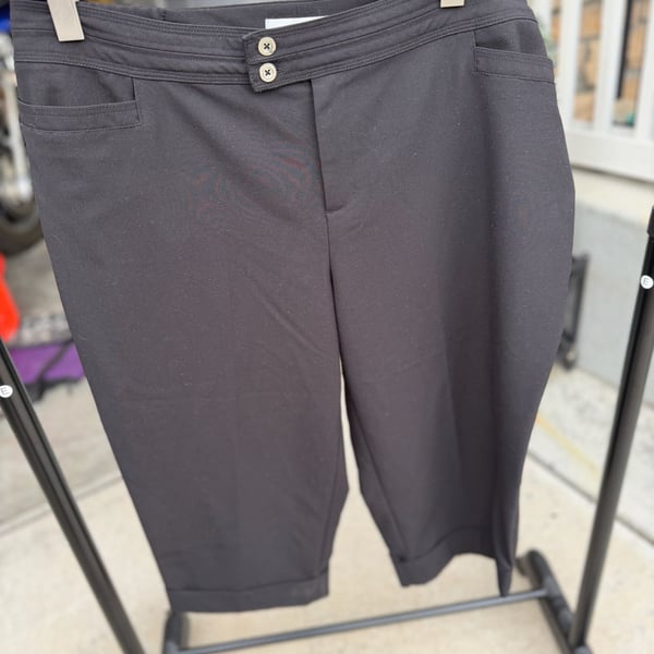 CJ Banks Black Pull-On Capri Pants with Pockets Size 20W