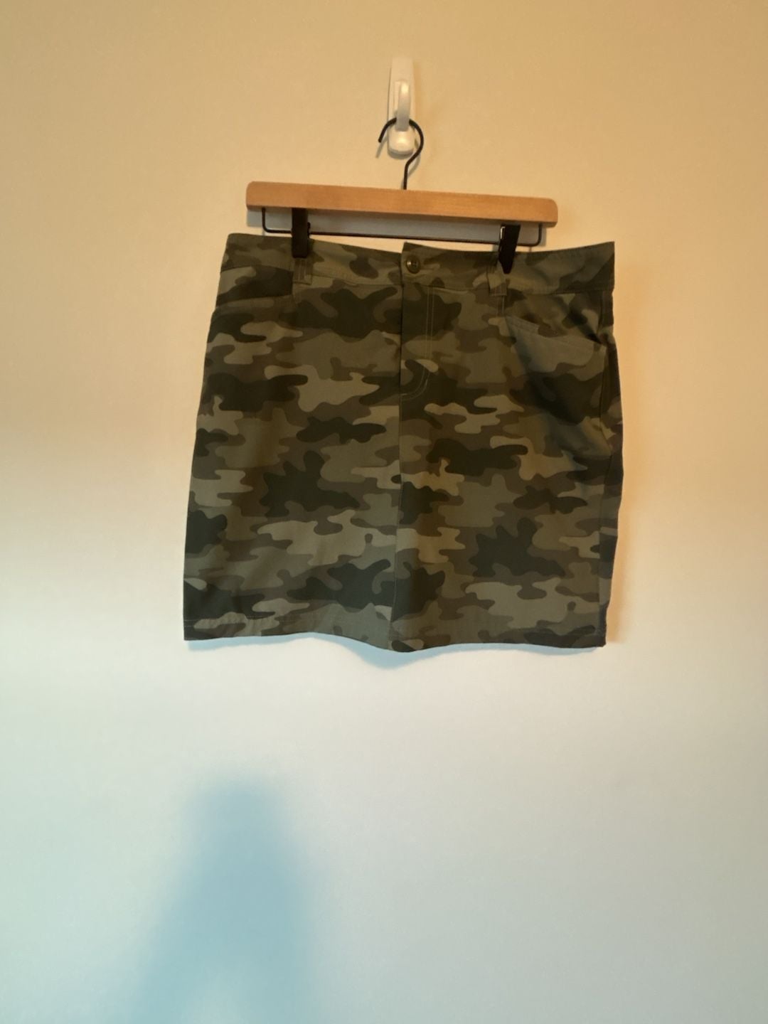 Eddie Bauer Women's Adventurer 2.0 Skort Size 12 Green Camouflage 2