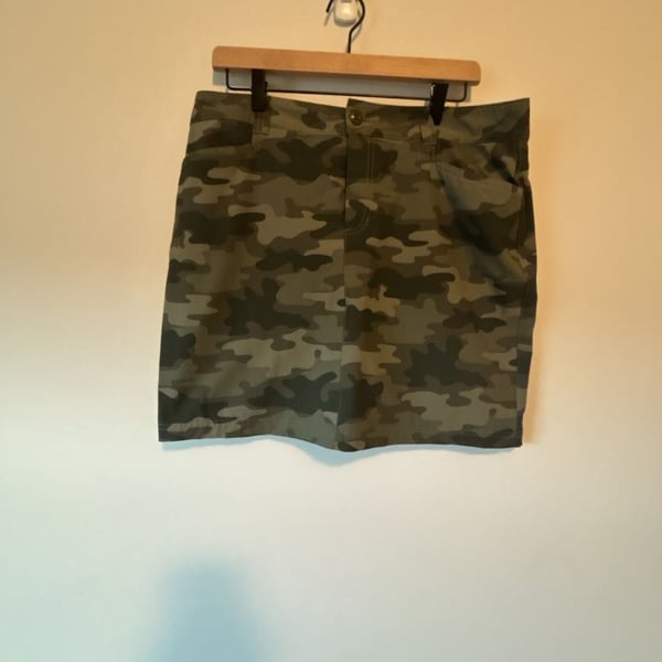 Eddie Bauer Women's Adventurer 2.0 Skort Size 12 Green Camouflage