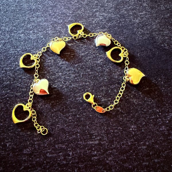 18K Tri-Color Gold Heart Charm Bracelet Solid/ Open Hearts Brand New 750 Stamped