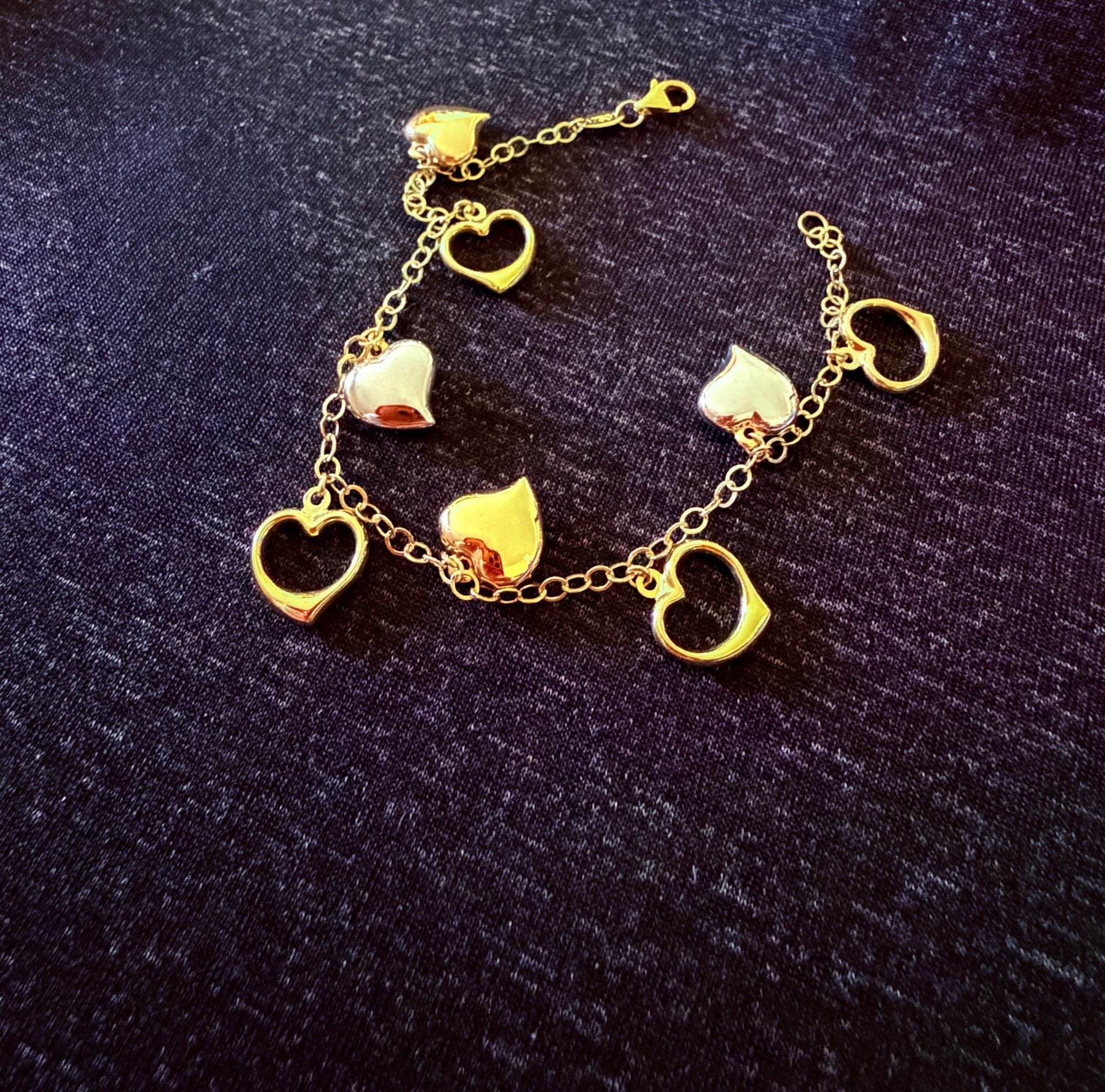18K Tri-Color Gold Heart Charm Bracelet Solid/ Open Hearts Brand New 750 Stamped 3