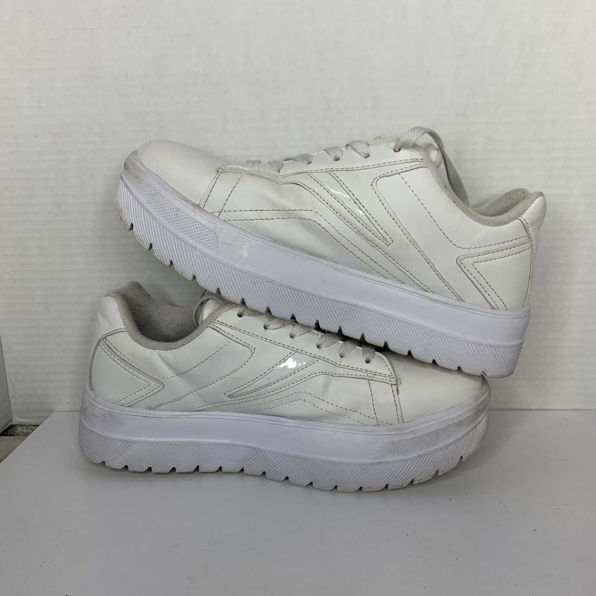 U.S. Polo Assn. White Platform Sneakers Size 8.5 8