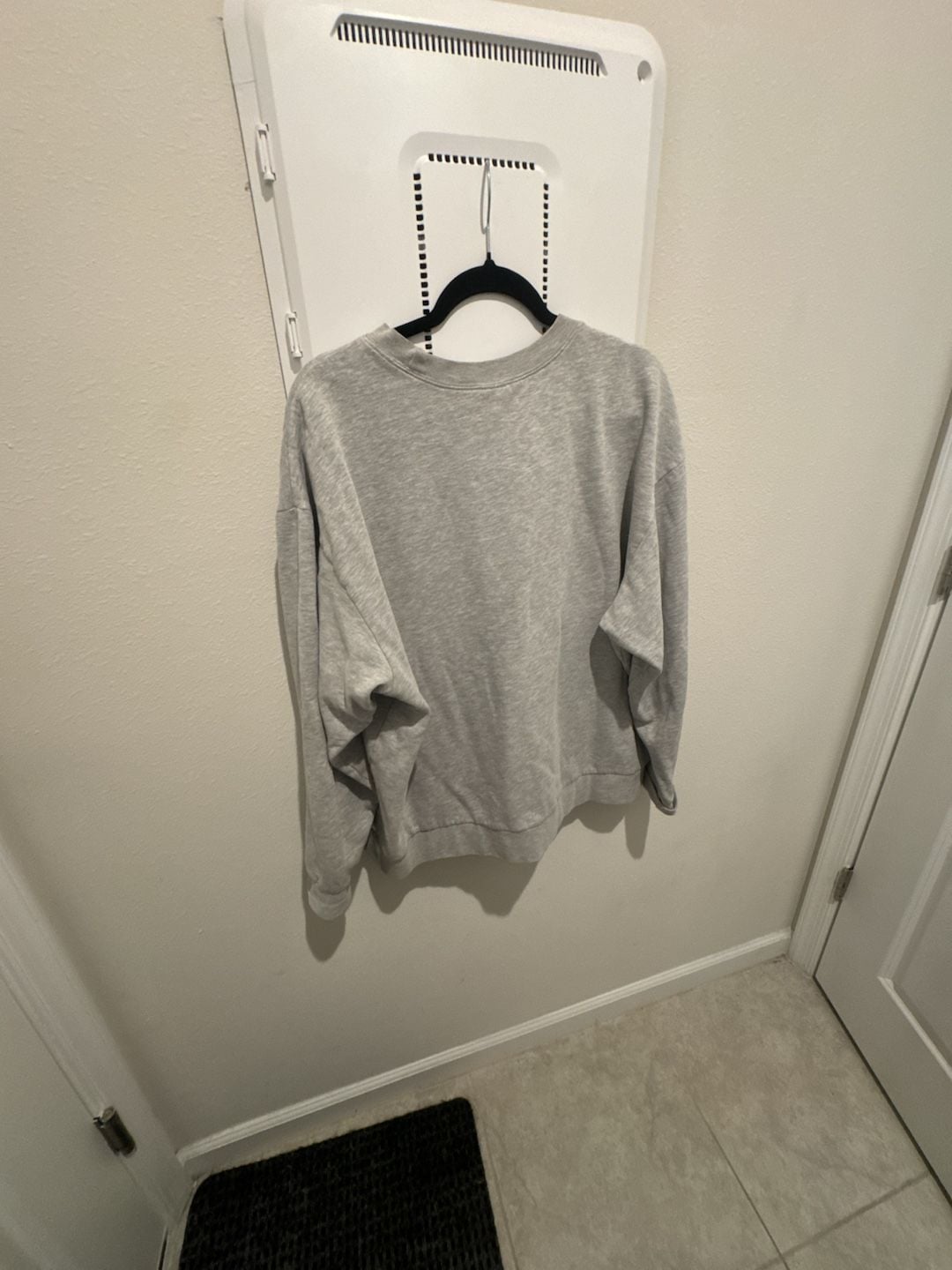 Vintage Nike Grey Crewneck Sweatshirt with Embroidered Swoosh Logo Size XL 6