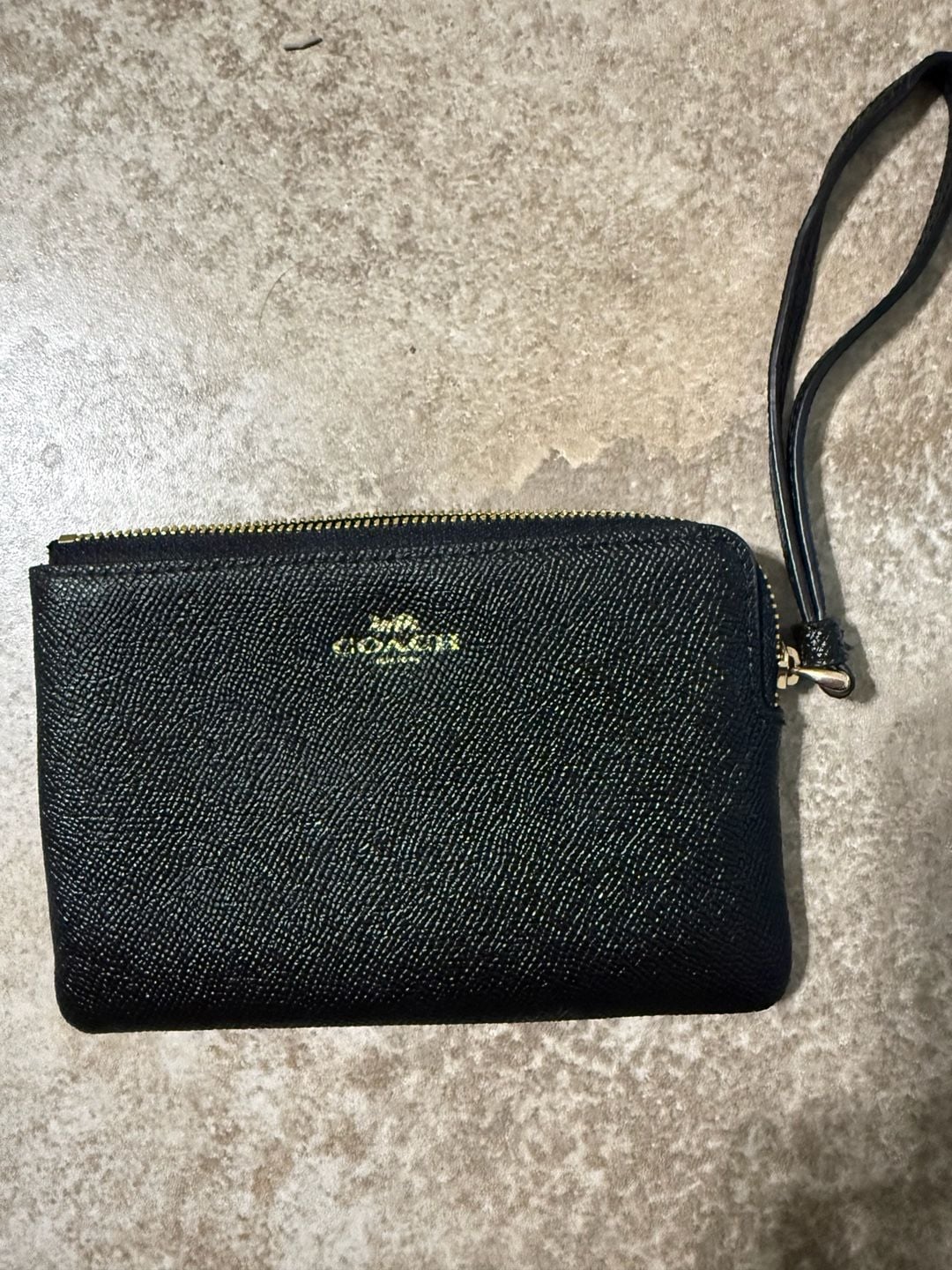 Coach Corner Zip Wristlet In Crossgrain Leather Black F58032 2