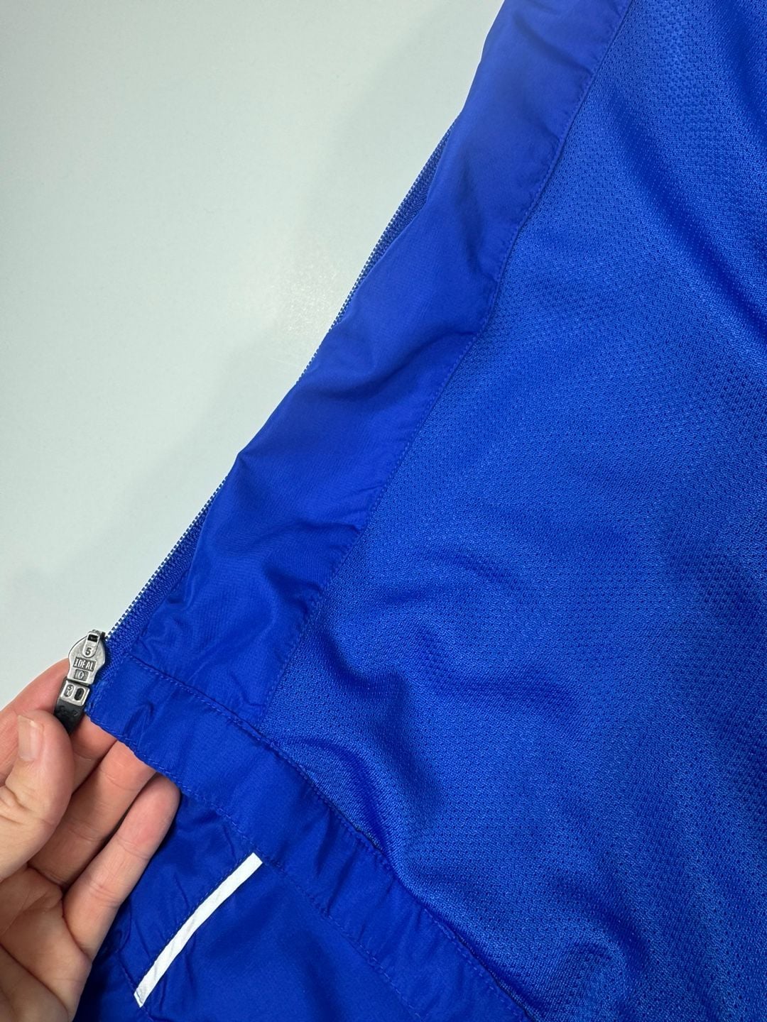 Under Armour Full Zip Royal Blue and White Track Jacket Windbreaker Medium 8
