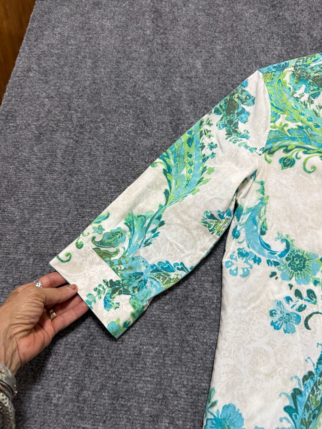 Chico'S Wrinkle Resistant Teal Paisley Button Shirt
M162 5