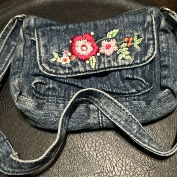 Vintage Denim Shoulder Bag with Floral Embroidery and Flap Closure
