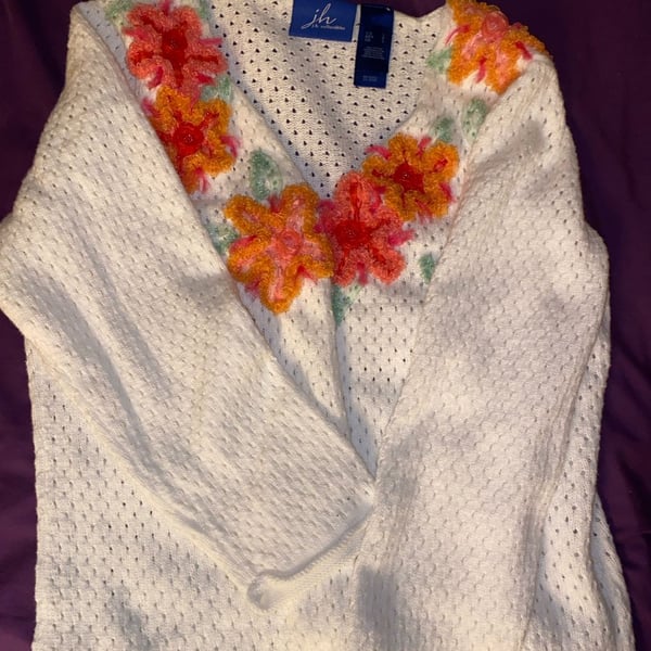 JH Collectibles White Knit Sweater With 3D Floral Ribbon Embroidery Size Large