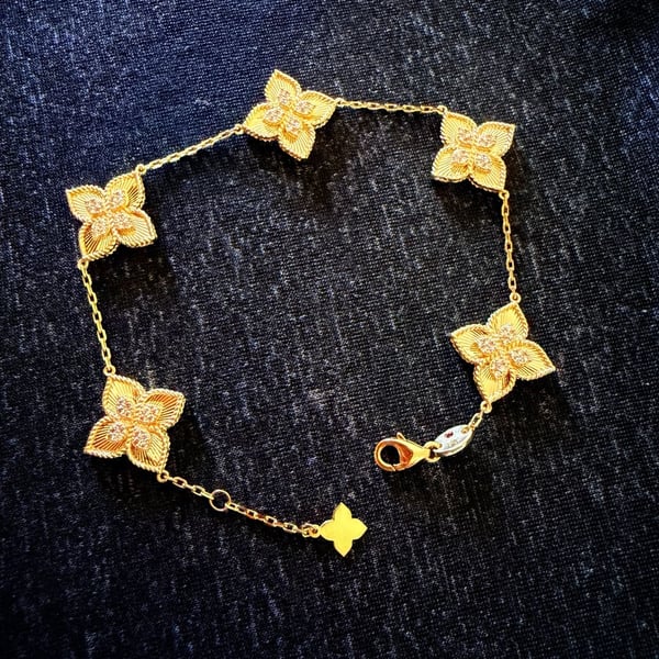 18kt Yellow Gold Bracelet Five Flower Motifs
Brand New