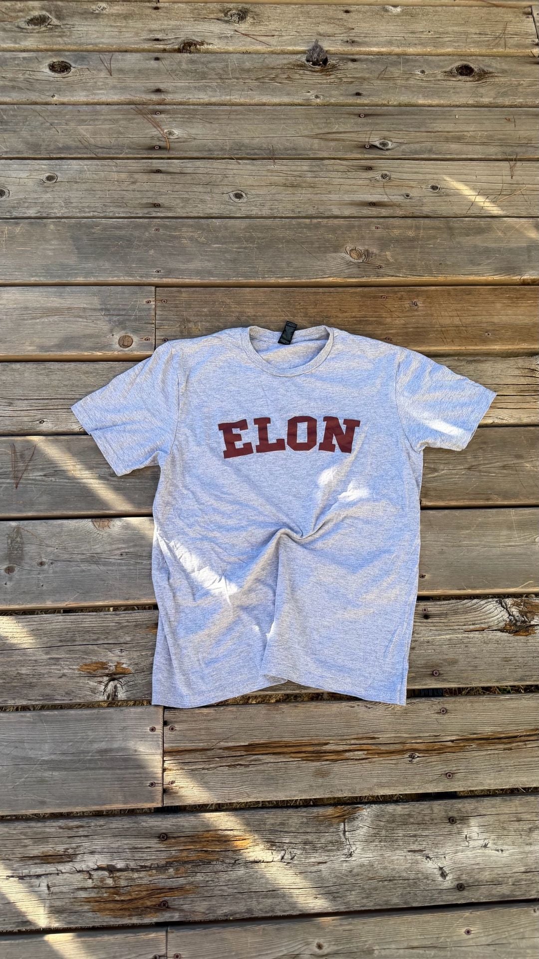Gildan Softstyle Elon University Gray T-Shirt with Maroon Logo Size M 2