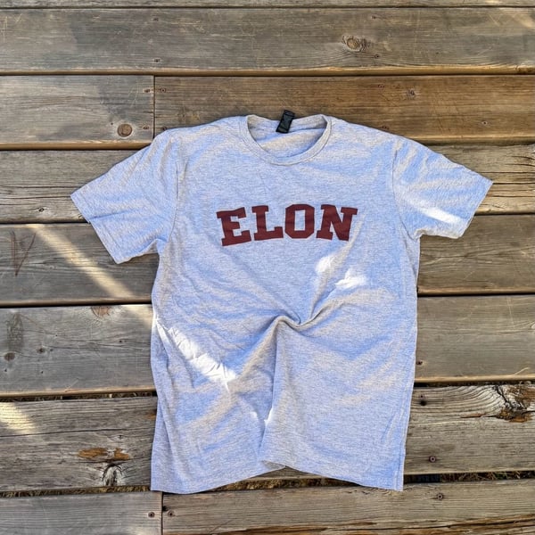 Gildan Softstyle Elon University Gray T-Shirt with Maroon Logo Size M