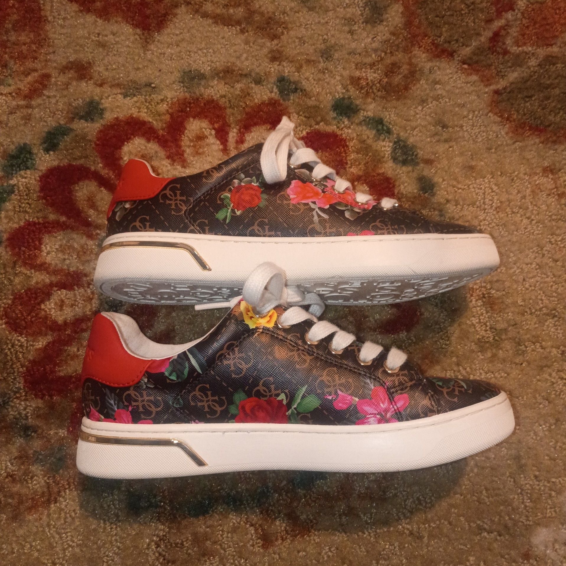 Guess Rollin2 Casual Sneakers with Black Logo and Floral Print 2