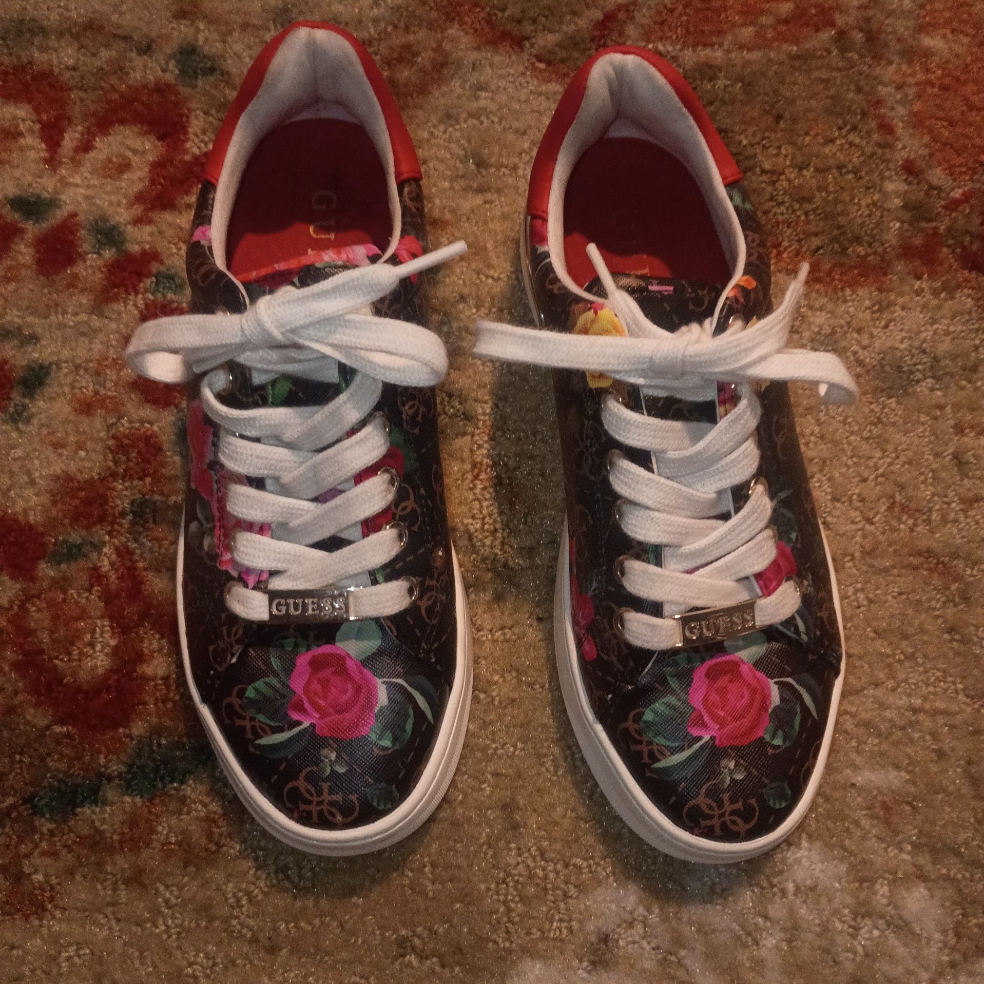 Guess Rollin2 Casual Sneakers with Black Logo and Floral Print 4