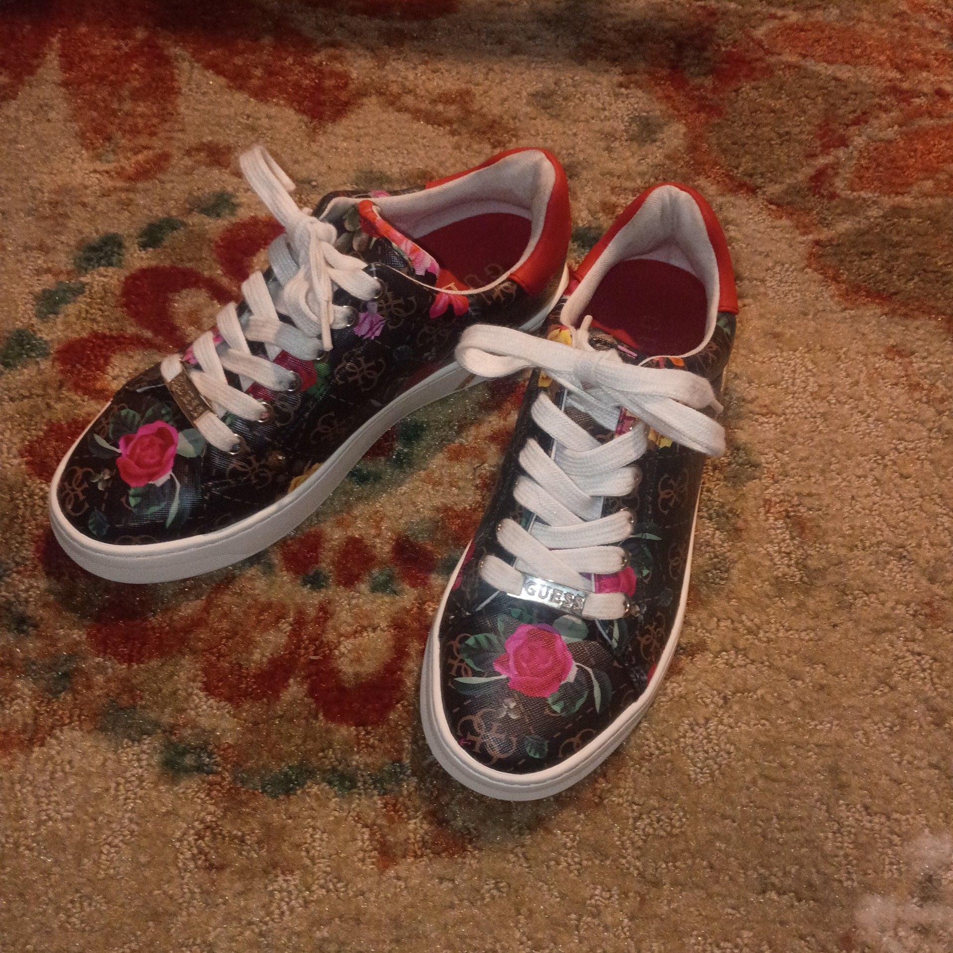 Guess Rollin2 Casual Sneakers with Black Logo and Floral Print 6