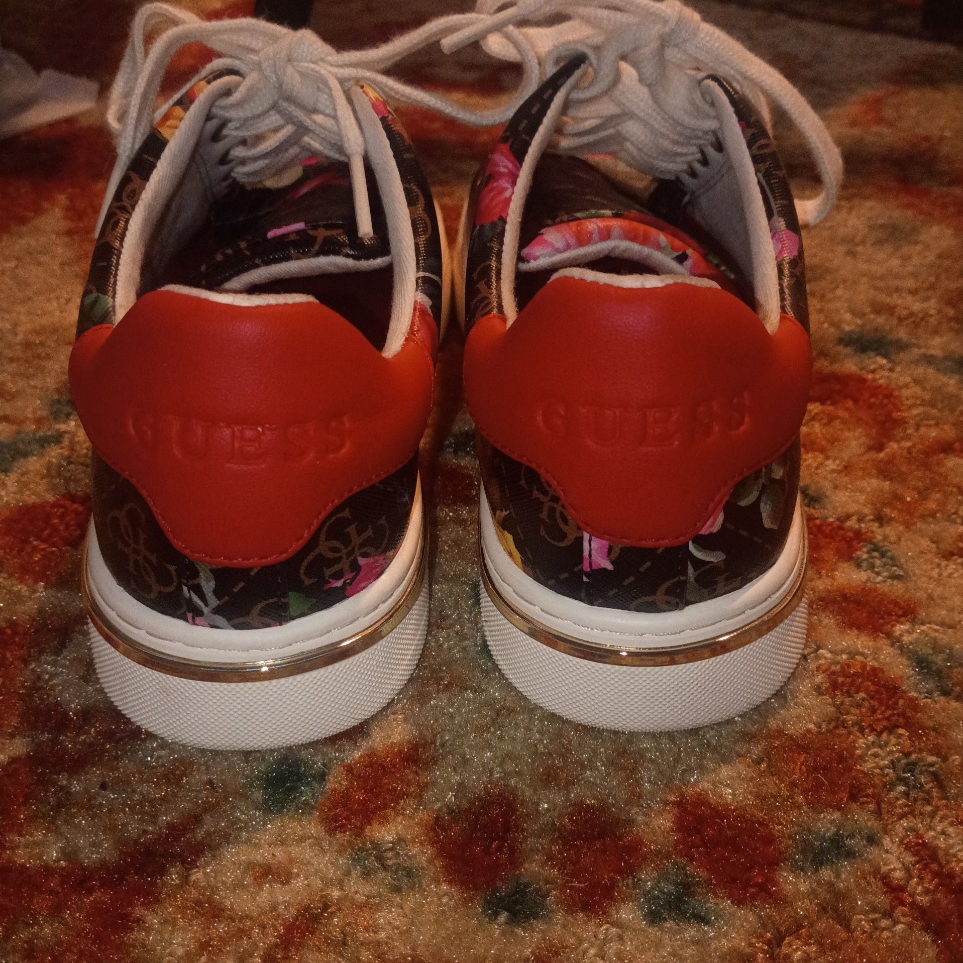 Guess Rollin2 Casual Sneakers with Black Logo and Floral Print 8