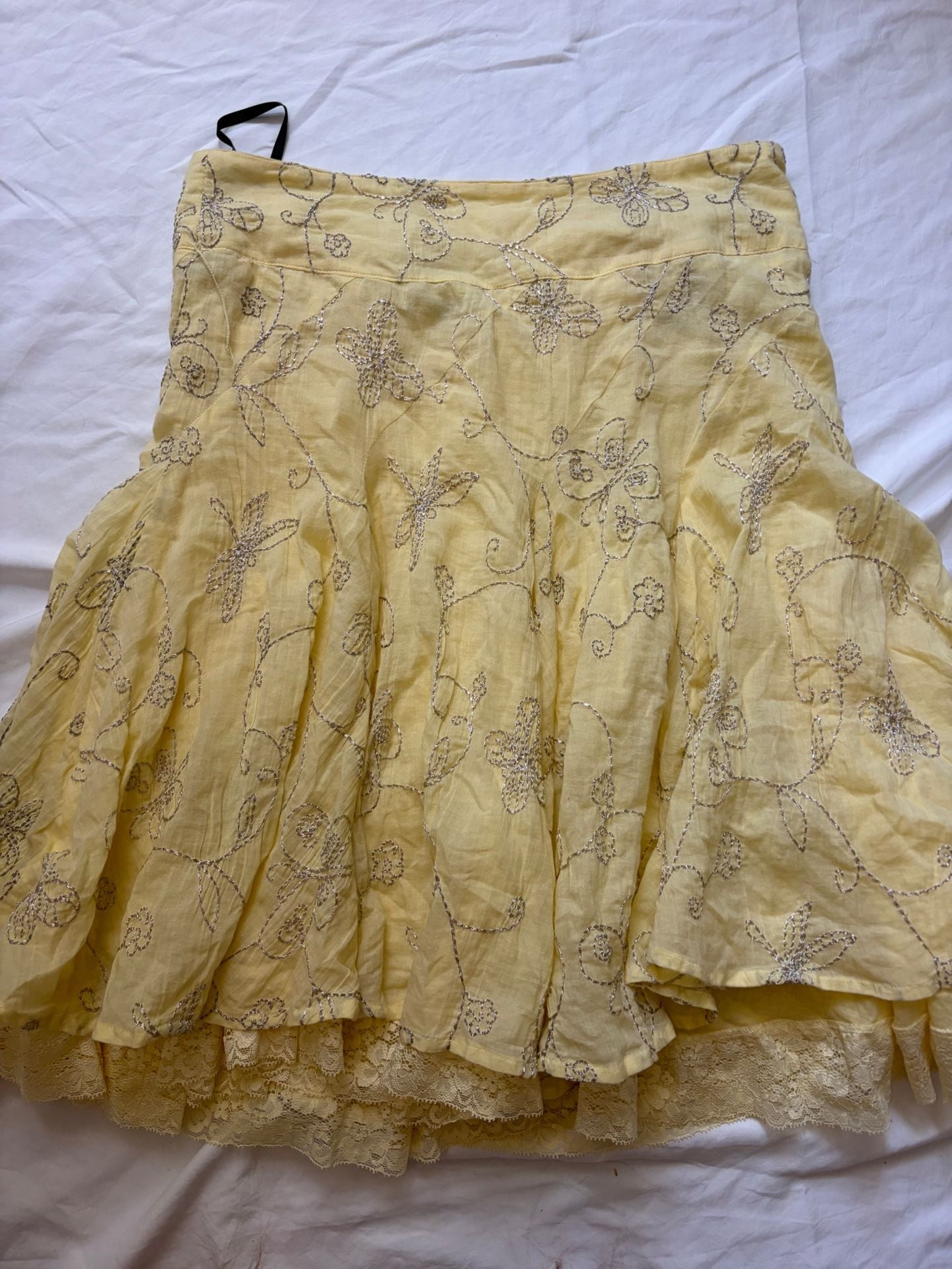 bebe Embroidered Floral Lace Trim Skirt Size XS Yellow 2