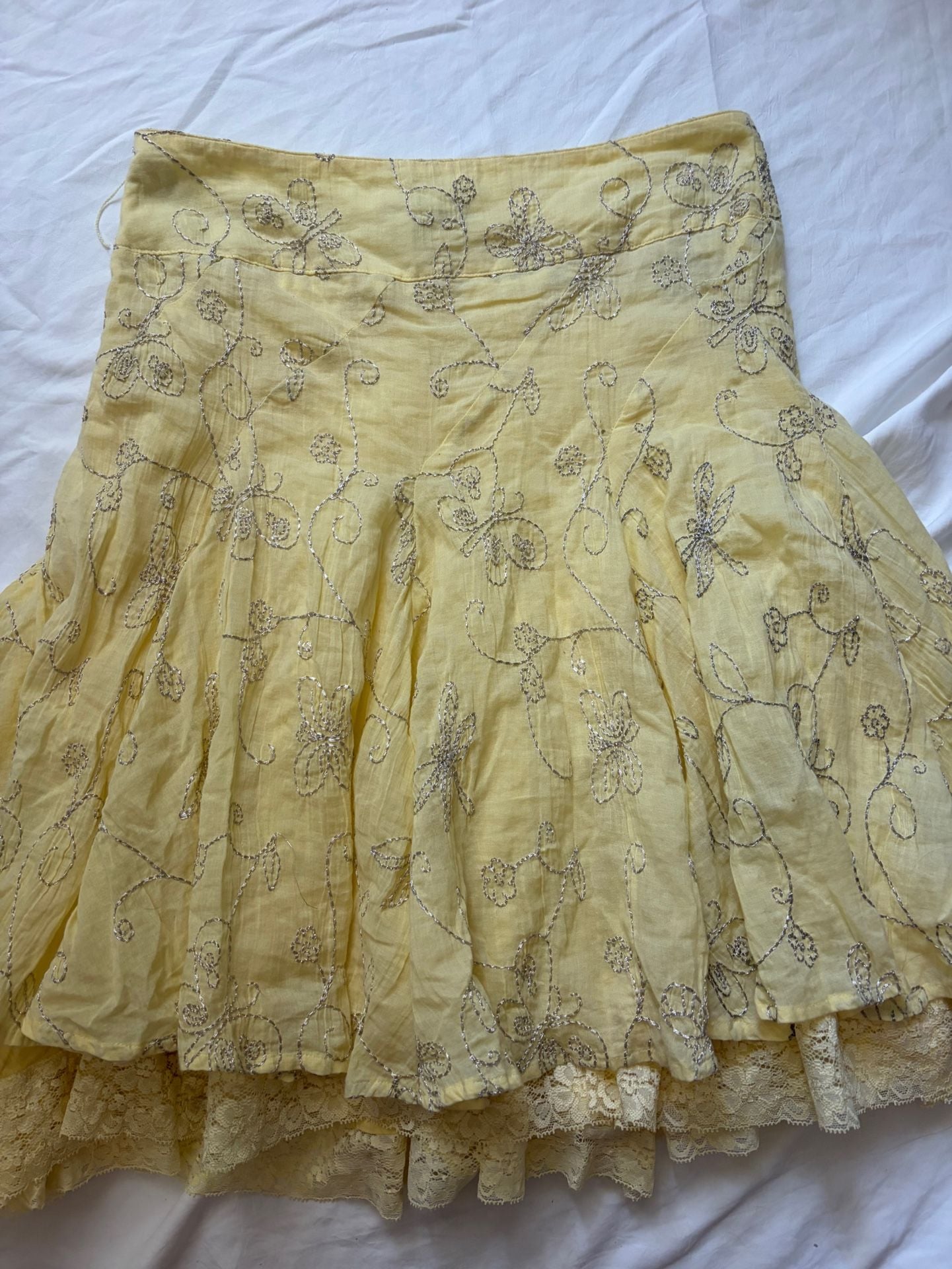 bebe Embroidered Floral Lace Trim Skirt Size XS Yellow 3