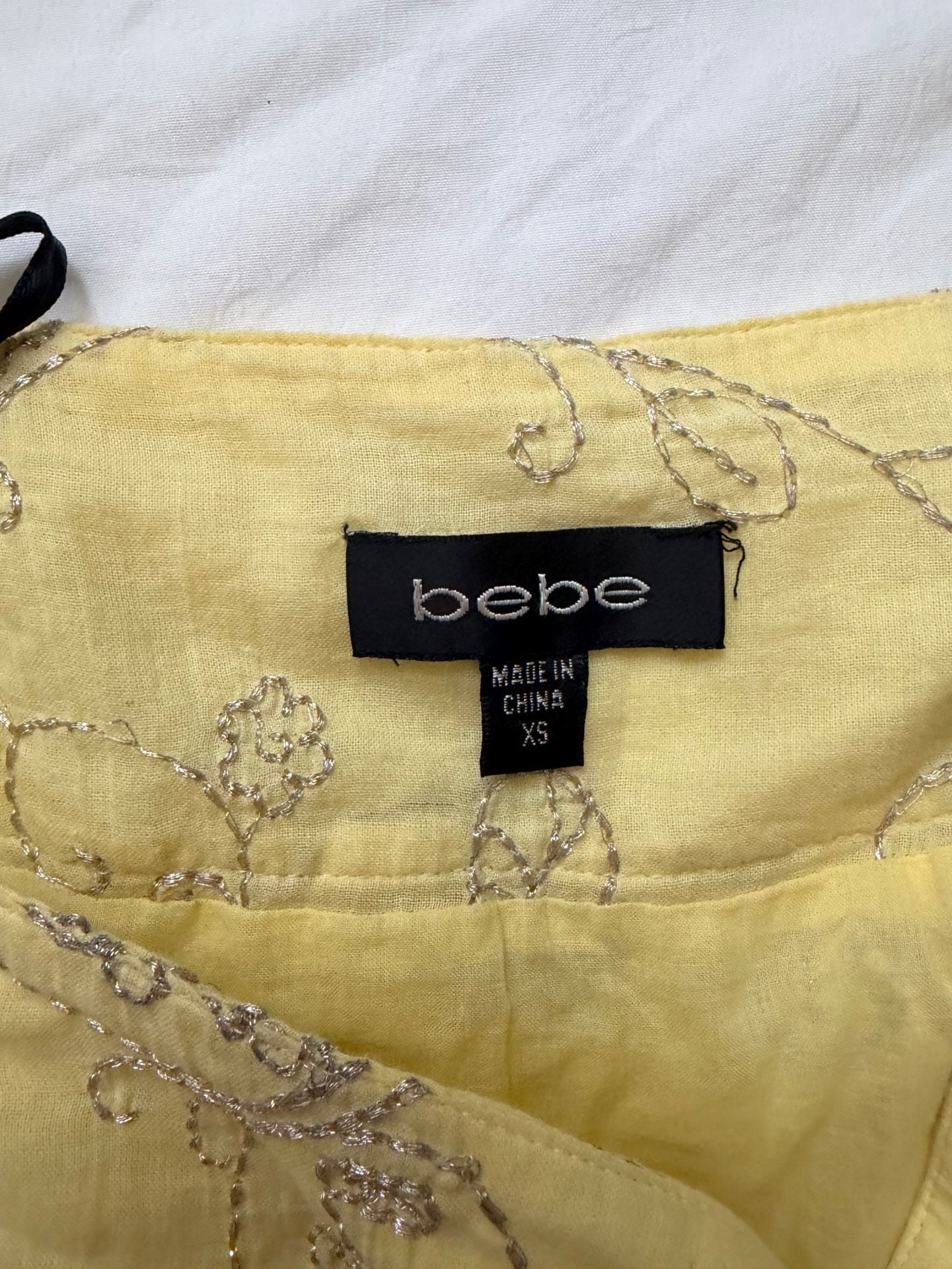 bebe Embroidered Floral Lace Trim Skirt Size XS Yellow 4
