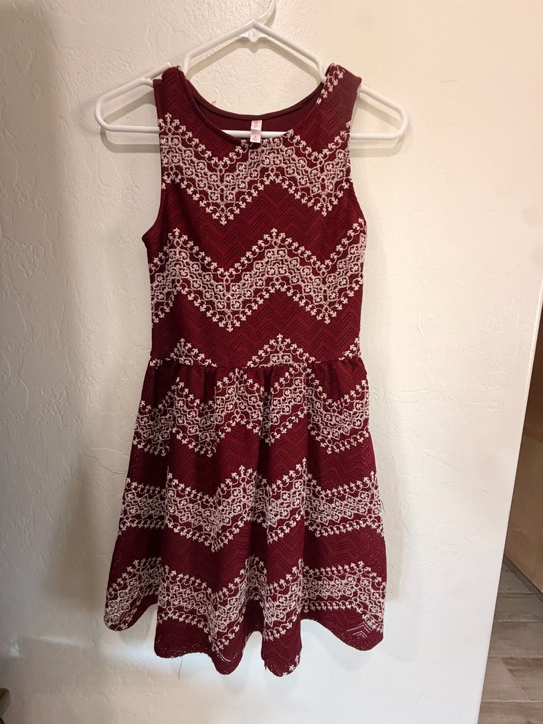 Xhilaration Dress Size S Burgundy White Chevron Sleeveless Cutout Back 2