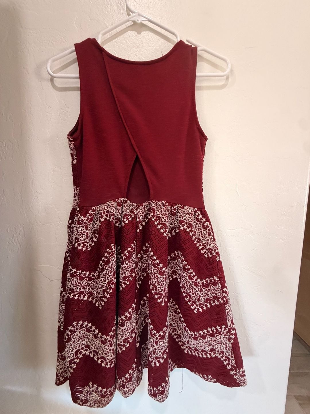 Xhilaration Dress Size S Burgundy White Chevron Sleeveless Cutout Back 3