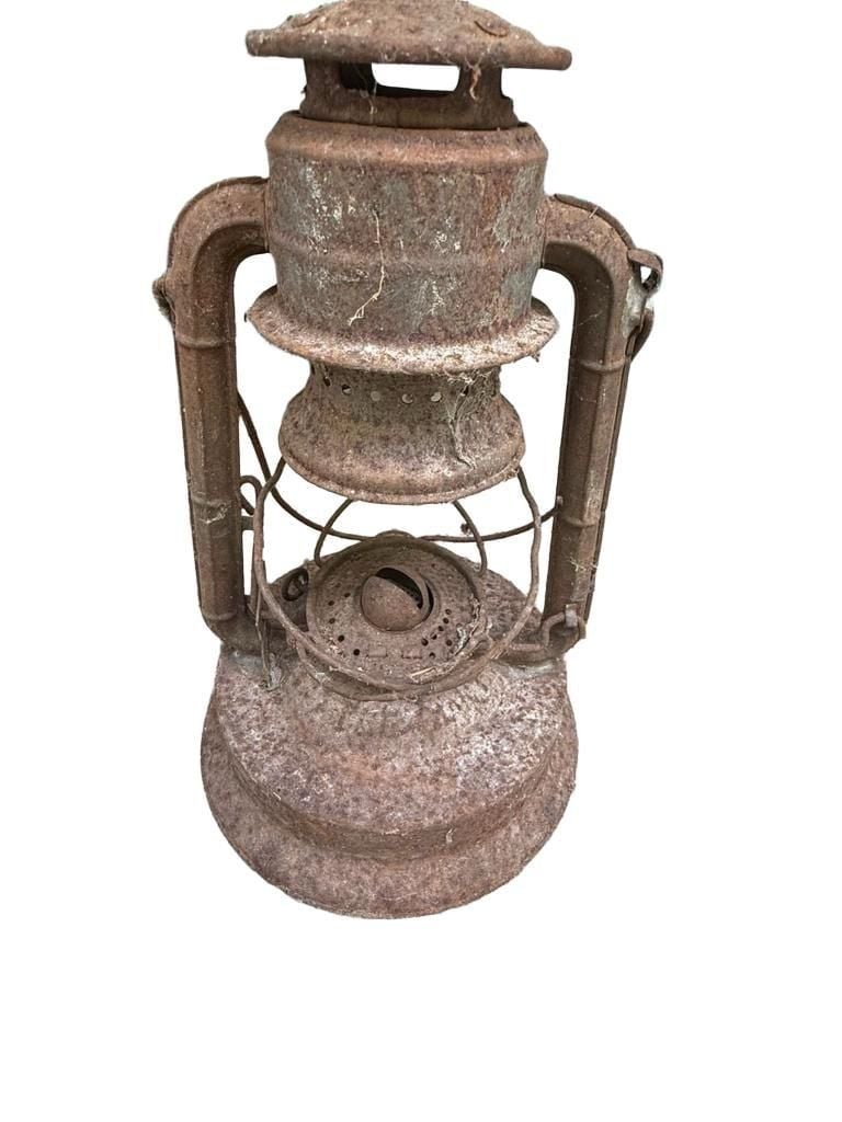Vintage Kerosene Oil Lantern Rustic Patina 1