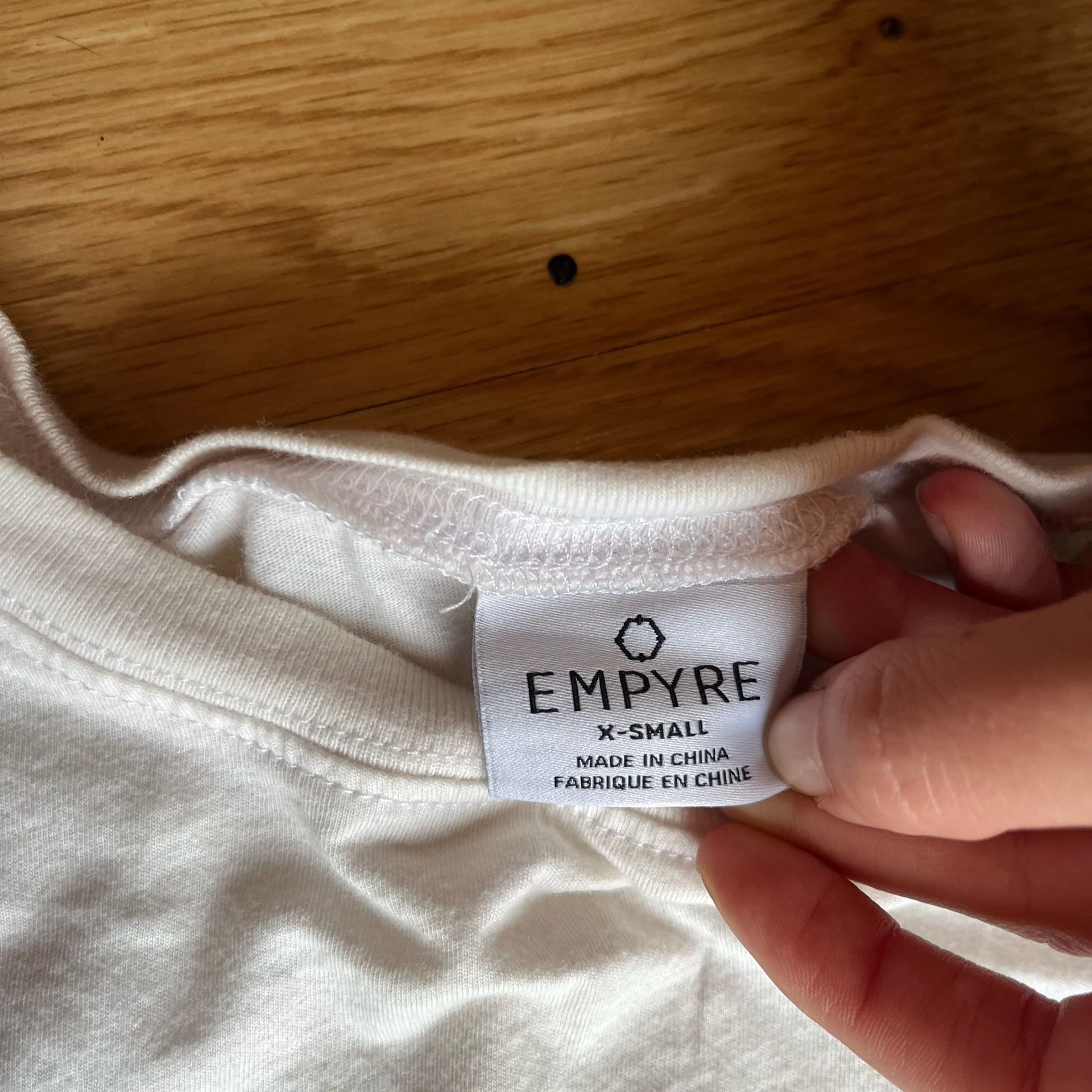 Empyre T-Shirt Size X-Small White Crop Top Roses Snake 5