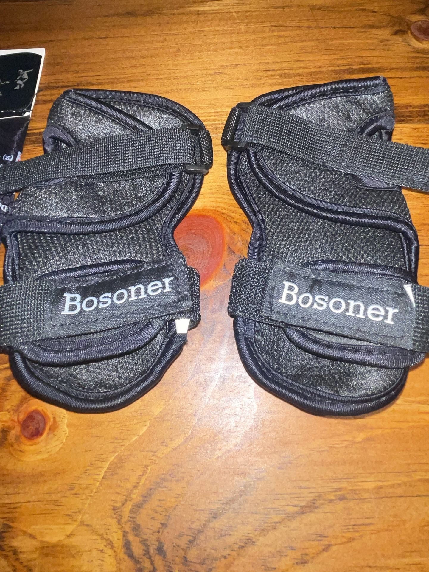 Bosoner Wrist Guard Youth Size Black Sports Protection 1