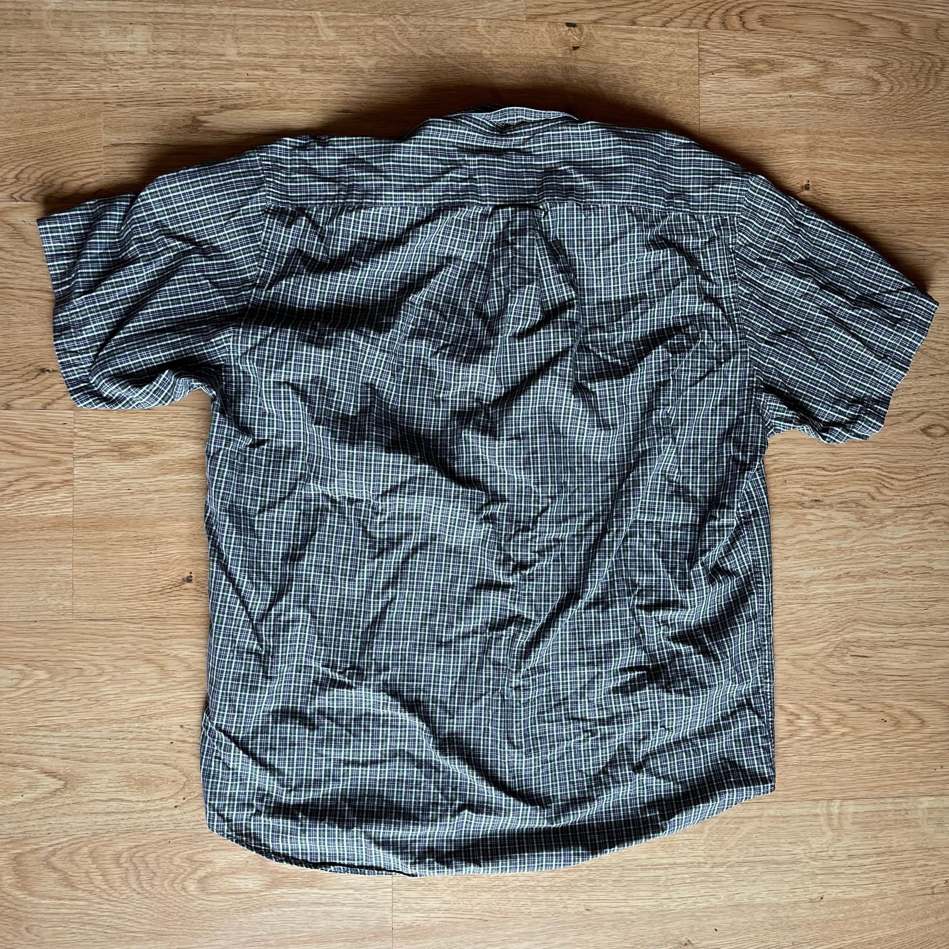 Eddie Bauer Short Sleeve Button-Up Shirt Size L Black Green Plaid 8