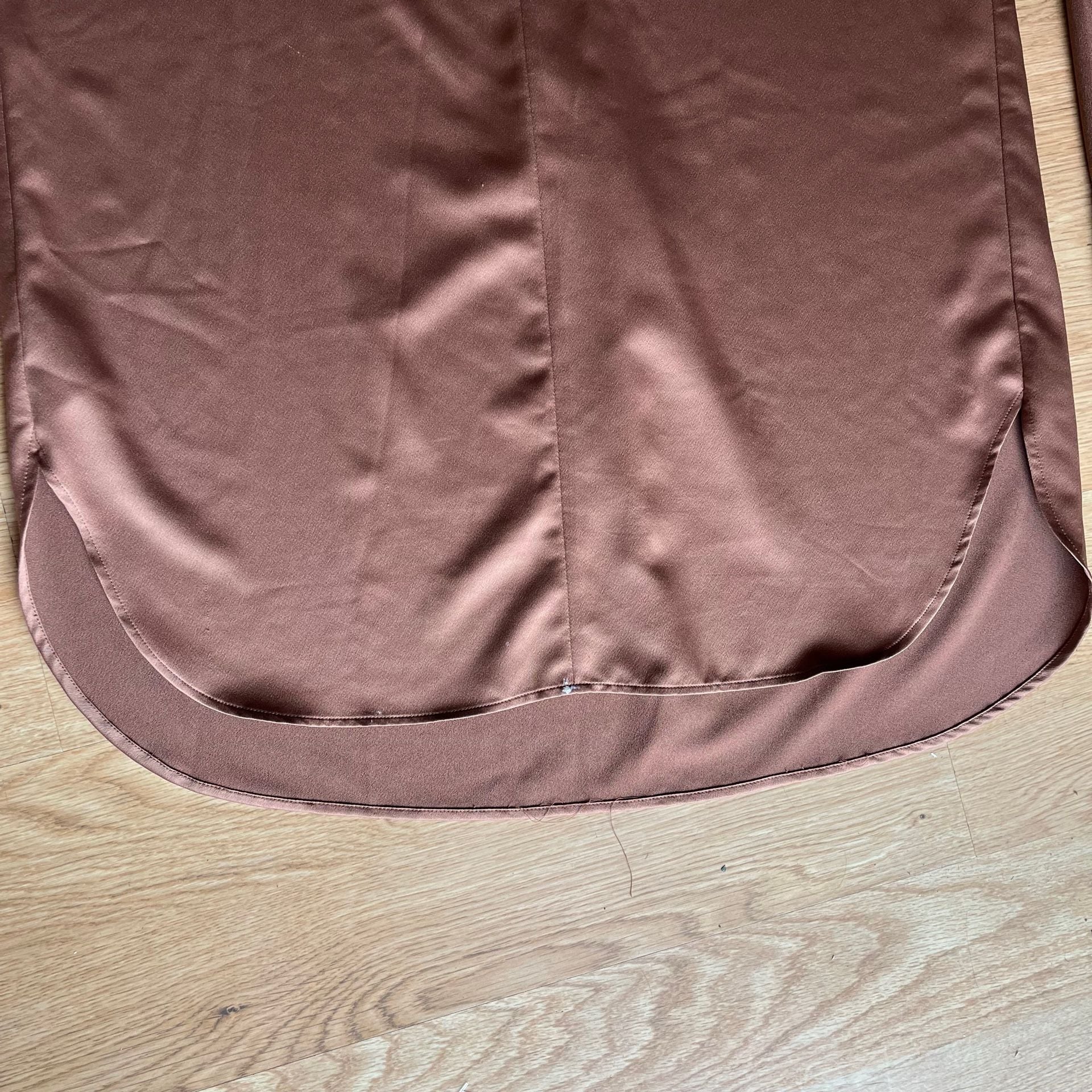 Lysse New York Satin V-Neck Long Sleeve Blouse Size XL Brown 3