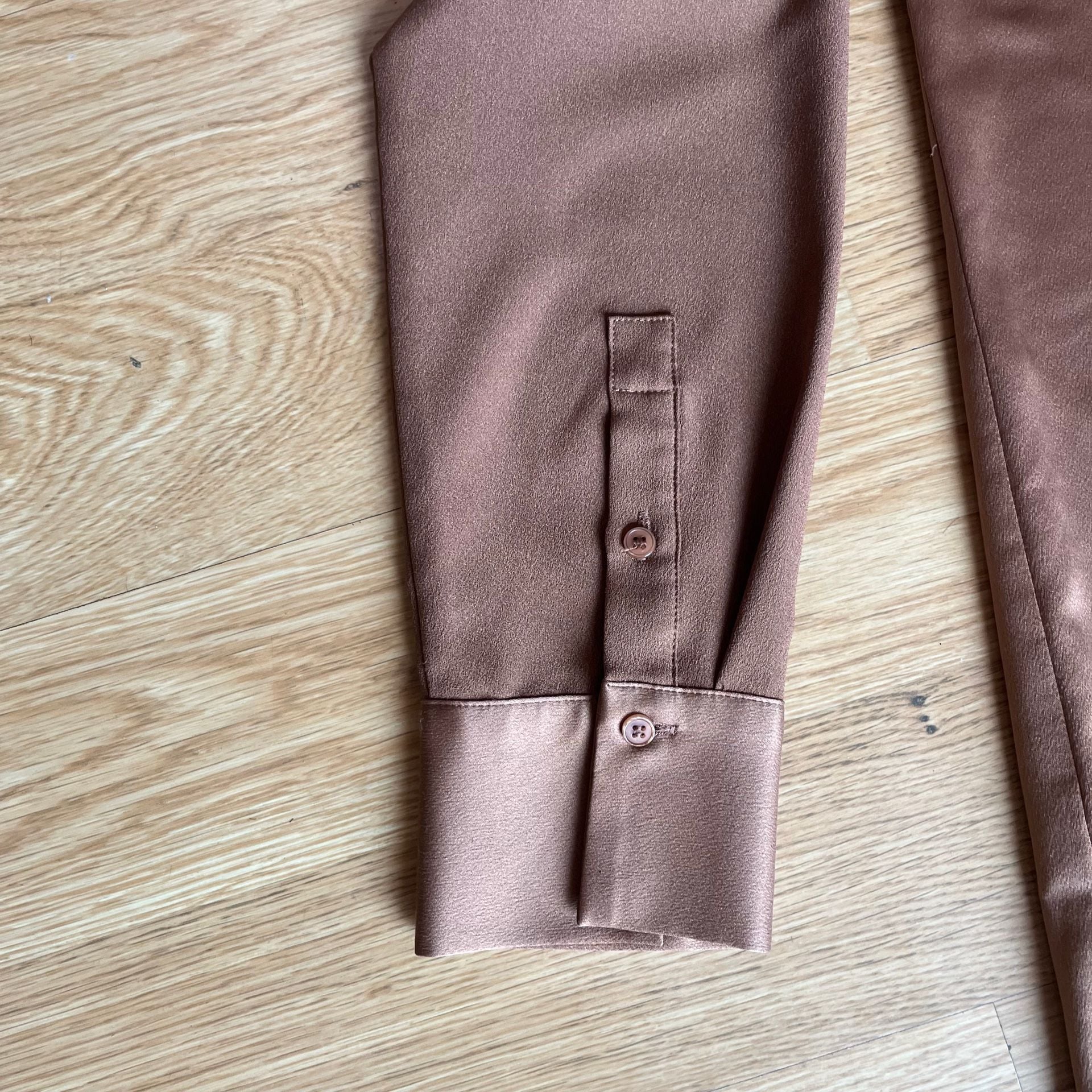 Lysse New York Satin V-Neck Long Sleeve Blouse Size XL Brown 6