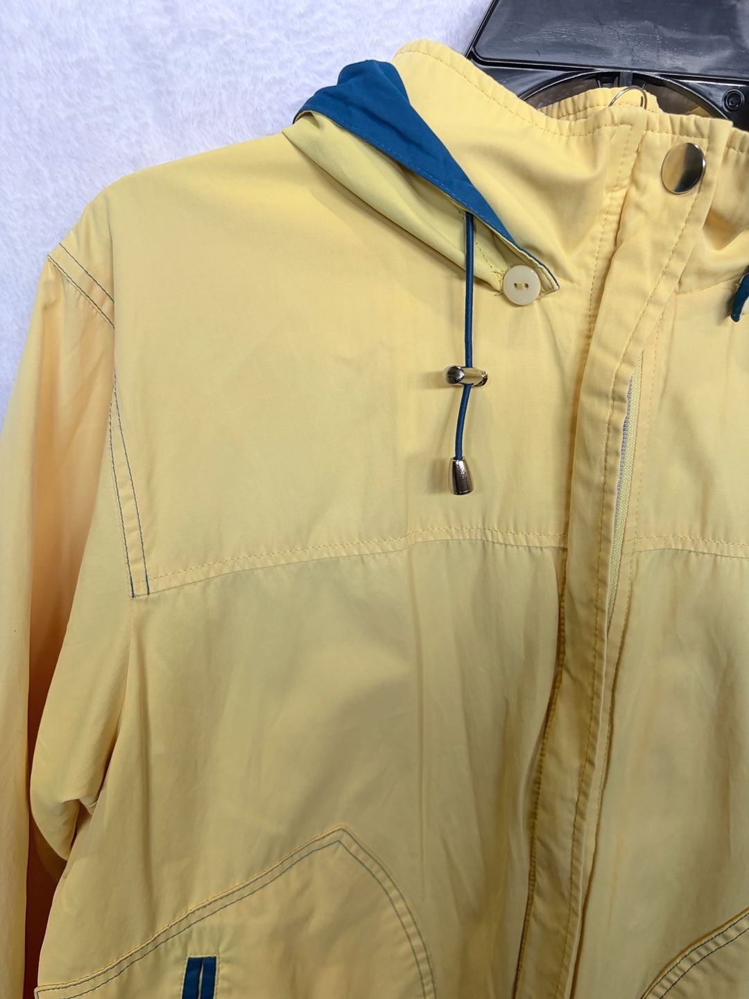 Vintage Yellow Windbreaker Jacket with Blue Trim 5