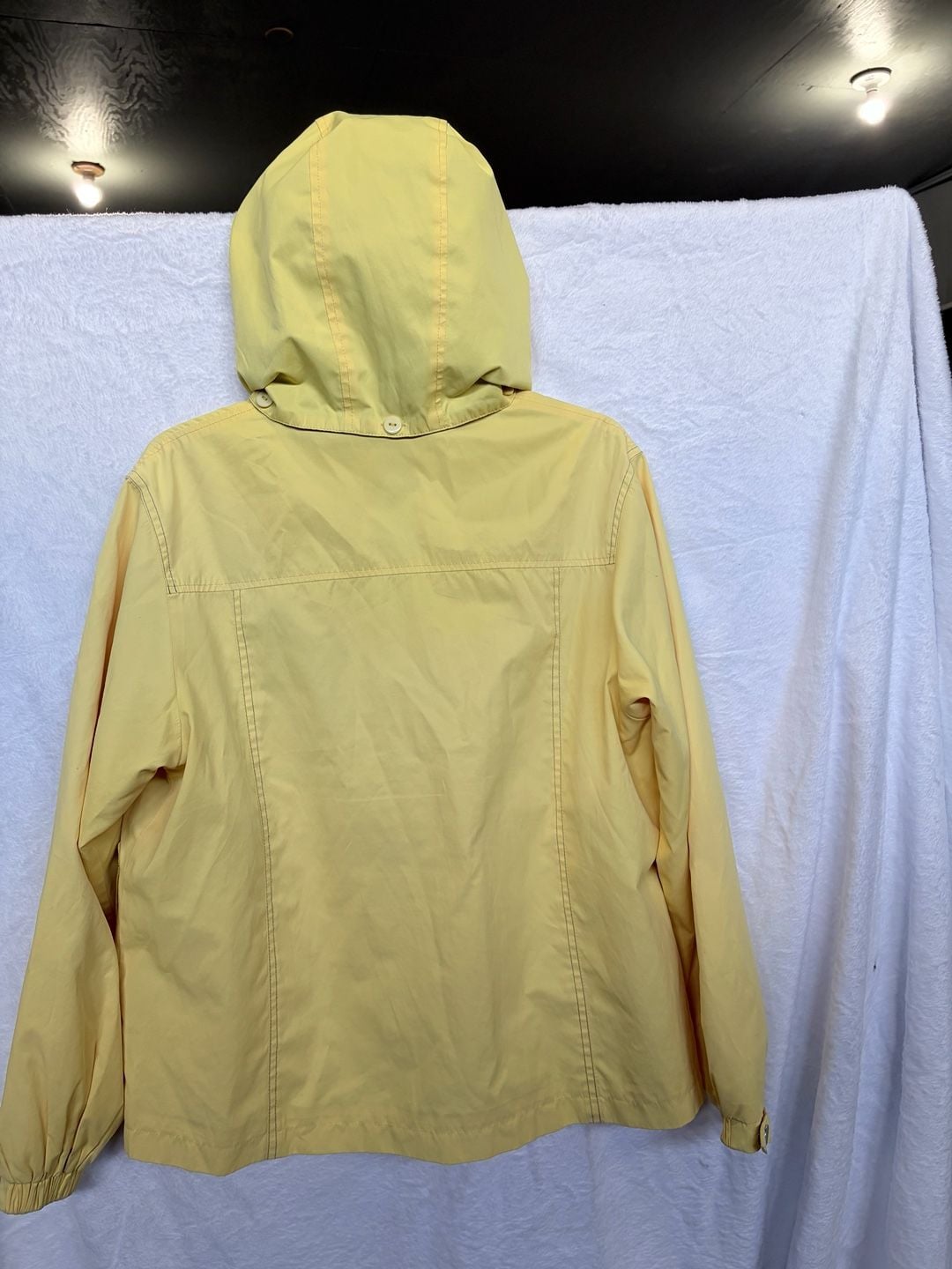 Vintage Yellow Windbreaker Jacket with Blue Trim 8